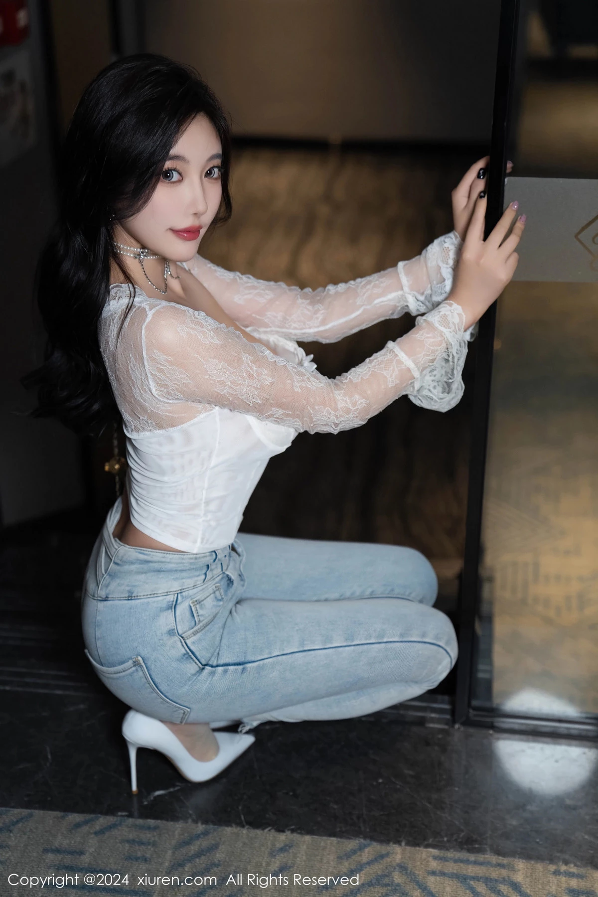 [[XiuRen秀人网]秀人网]No.9140_女神杨晨晨Yome性感白色上衣配牛仔长裤秀丰腴身姿诱惑写真80P