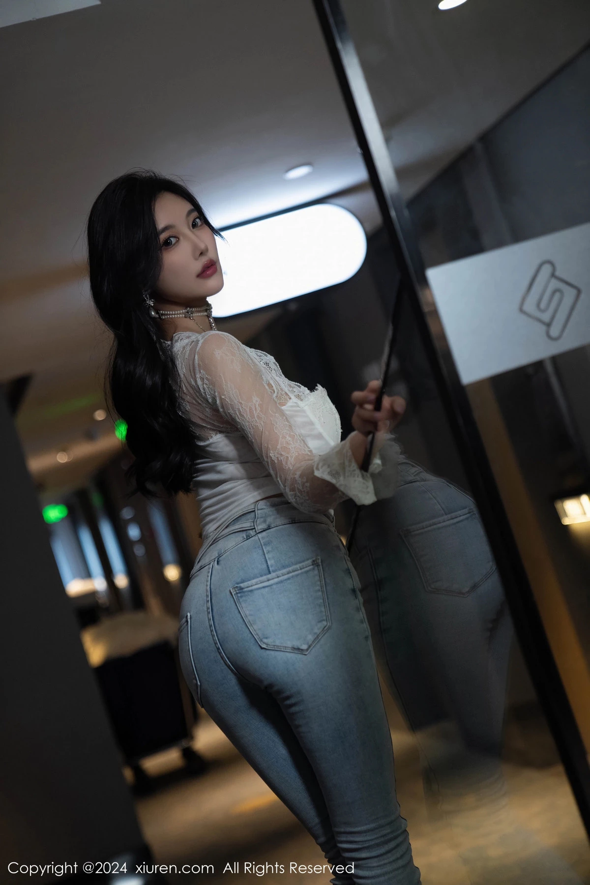 [[XiuRen秀人网]秀人网]No.9140_女神杨晨晨Yome性感白色上衣配牛仔长裤秀丰腴身姿诱惑写真80P