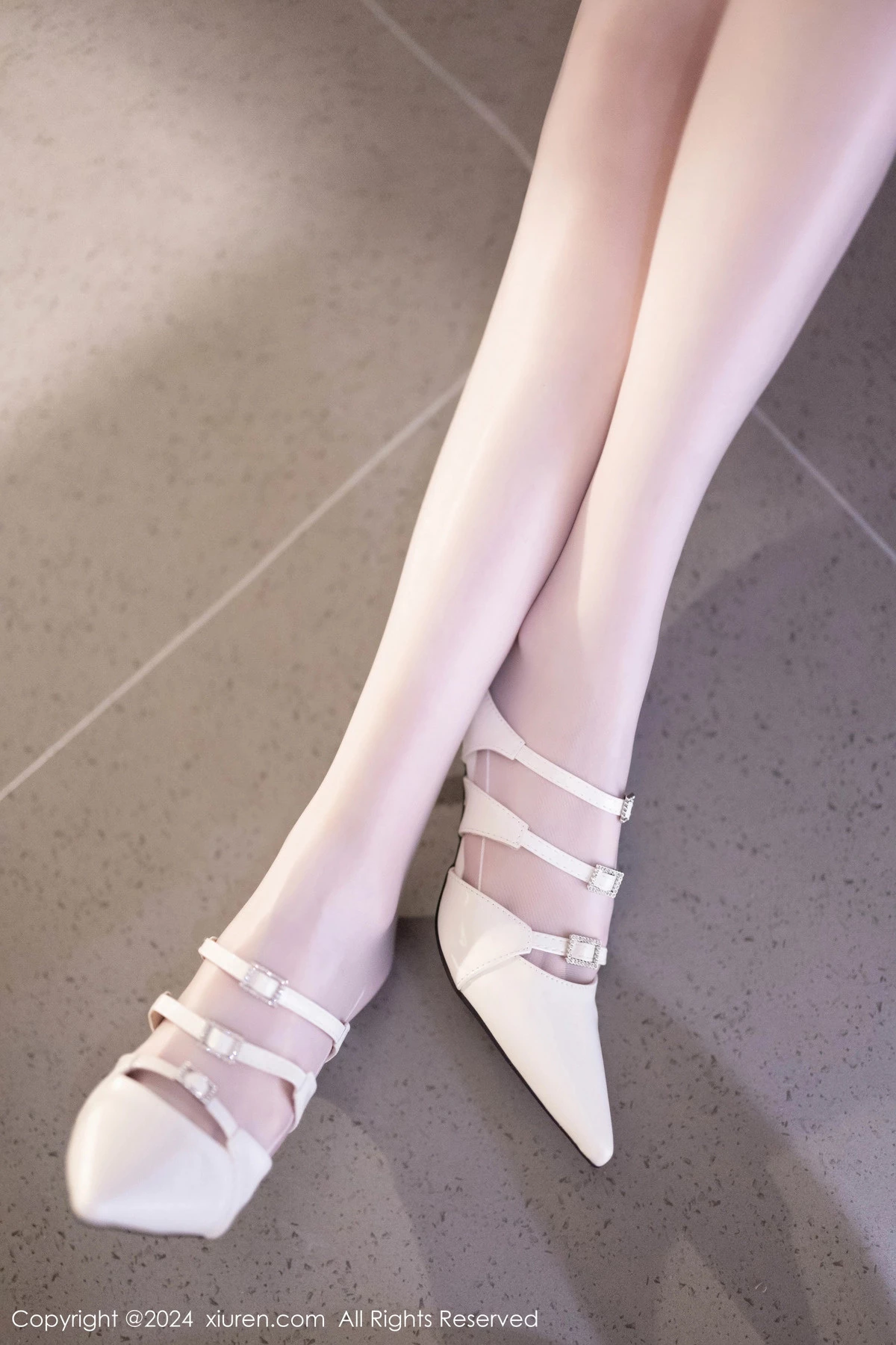 [[XiuRen秀人网]秀人网]No.9137_模特梦心玥深灰色吊带短裙+白色轻透情趣服饰秀曼妙身姿诱惑写真87P