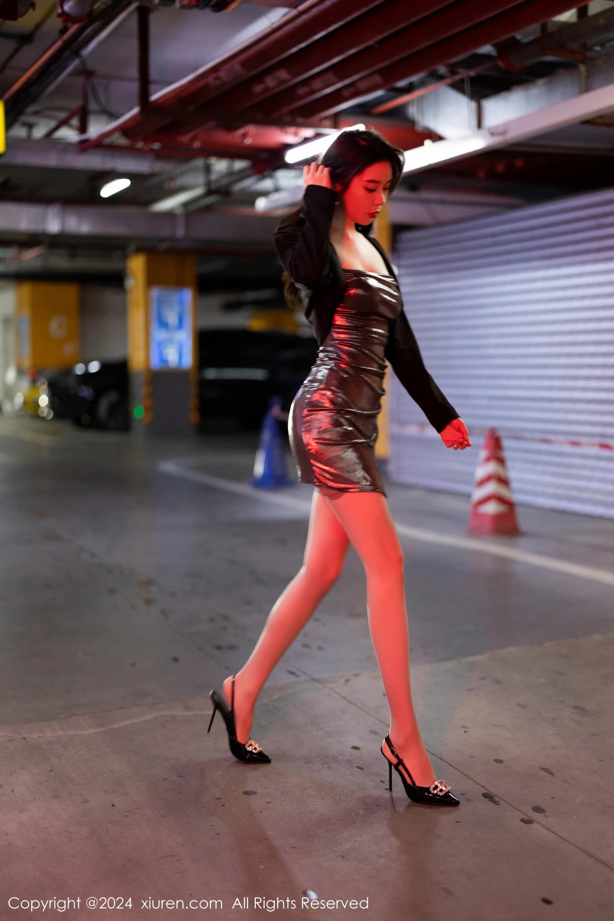 [[XiuRen秀人网]秀人网]No.9137_模特梦心玥深灰色吊带短裙+白色轻透情趣服饰秀曼妙身姿诱惑写真87P