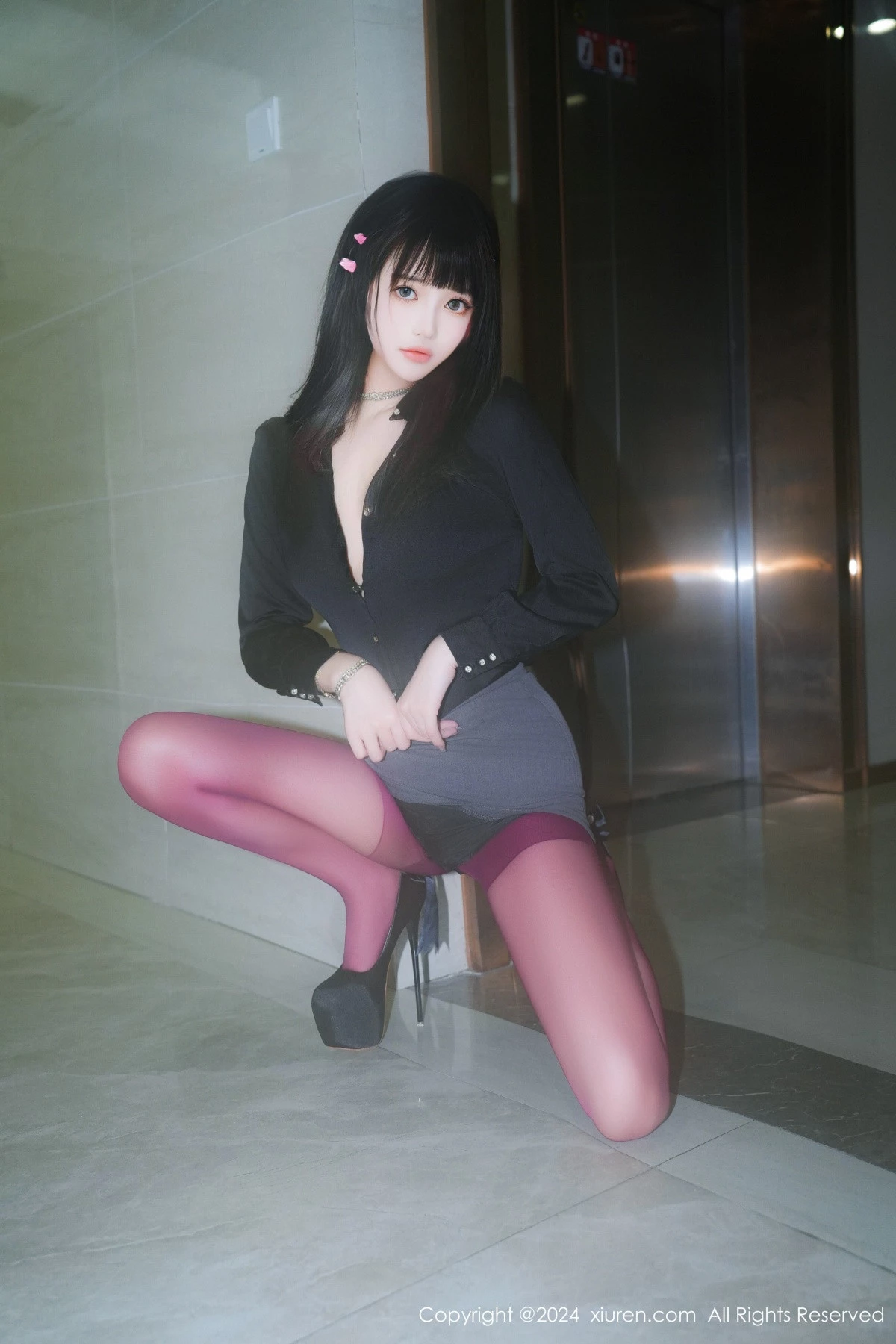 [[XiuRen秀人网]秀人网]No.9142_新人模特小兔纯纯私房超薄红丝裤袜+灰丝裤袜秀翘臀美腿诱惑写真78P