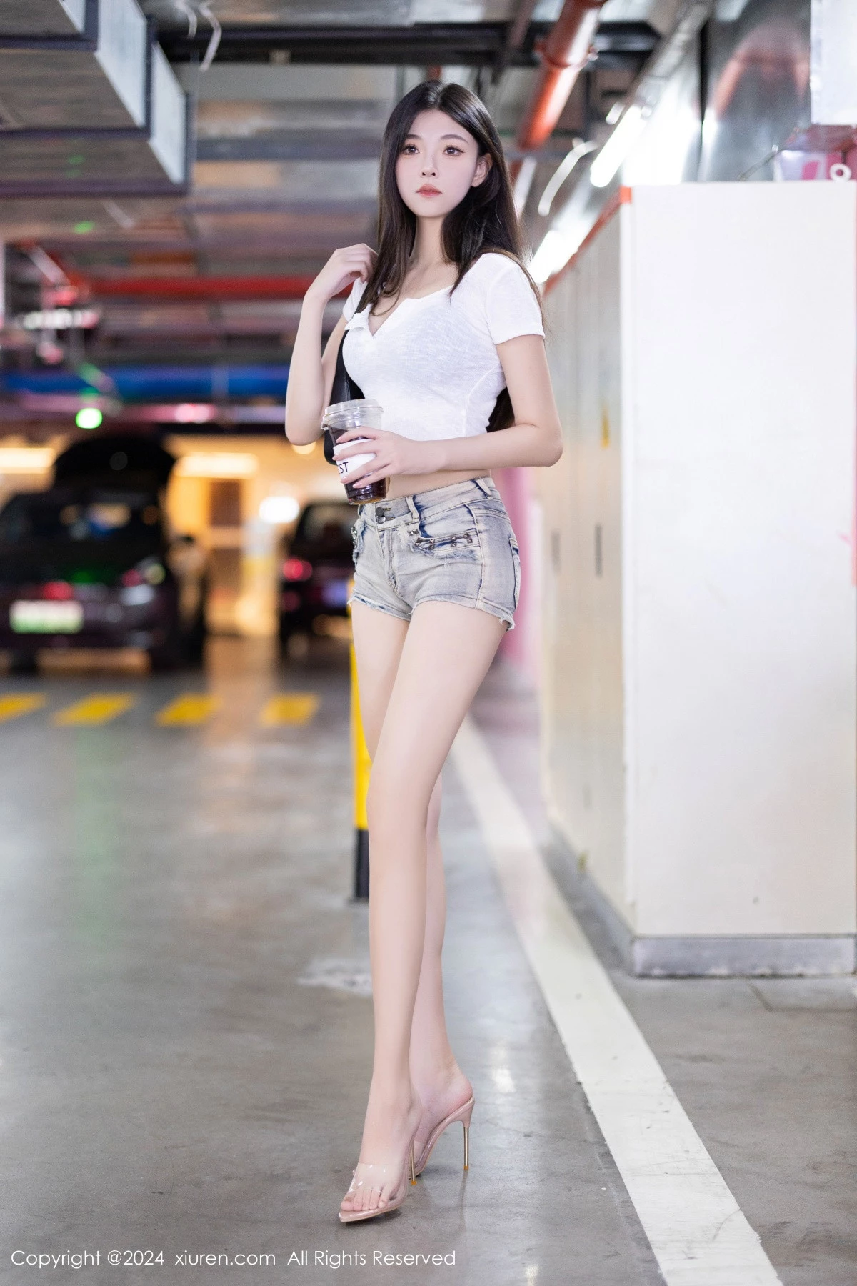 [[XiuRen秀人网]秀人网]No.9141_新人模特初梦瑶性感白T配牛仔短裤露蓝色内衣秀曼妙身姿诱惑写真86P