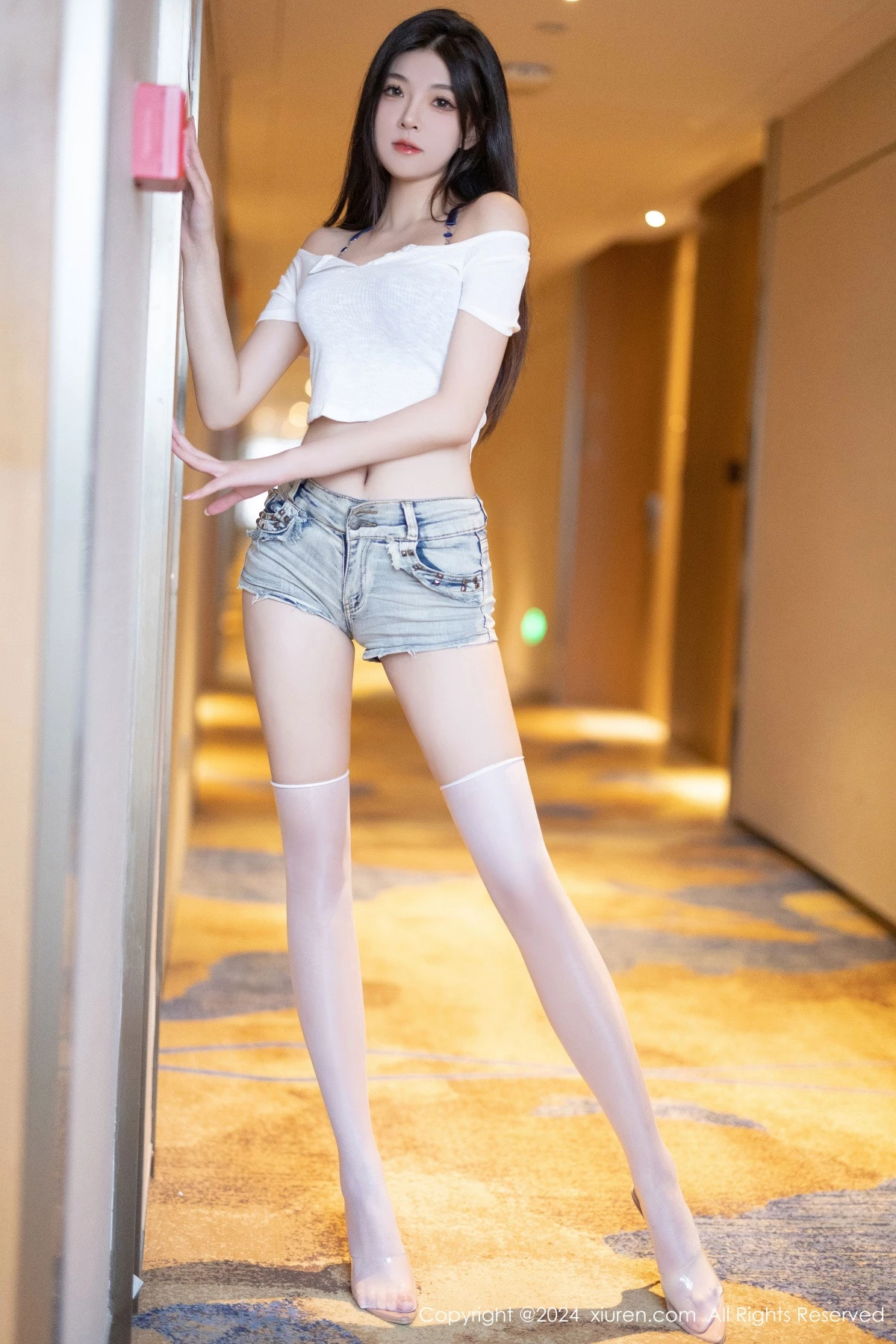 [[XiuRen秀人网]秀人网]No.9141_新人模特初梦瑶性感白T配牛仔短裤露蓝色内衣秀曼妙身姿诱惑写真86P