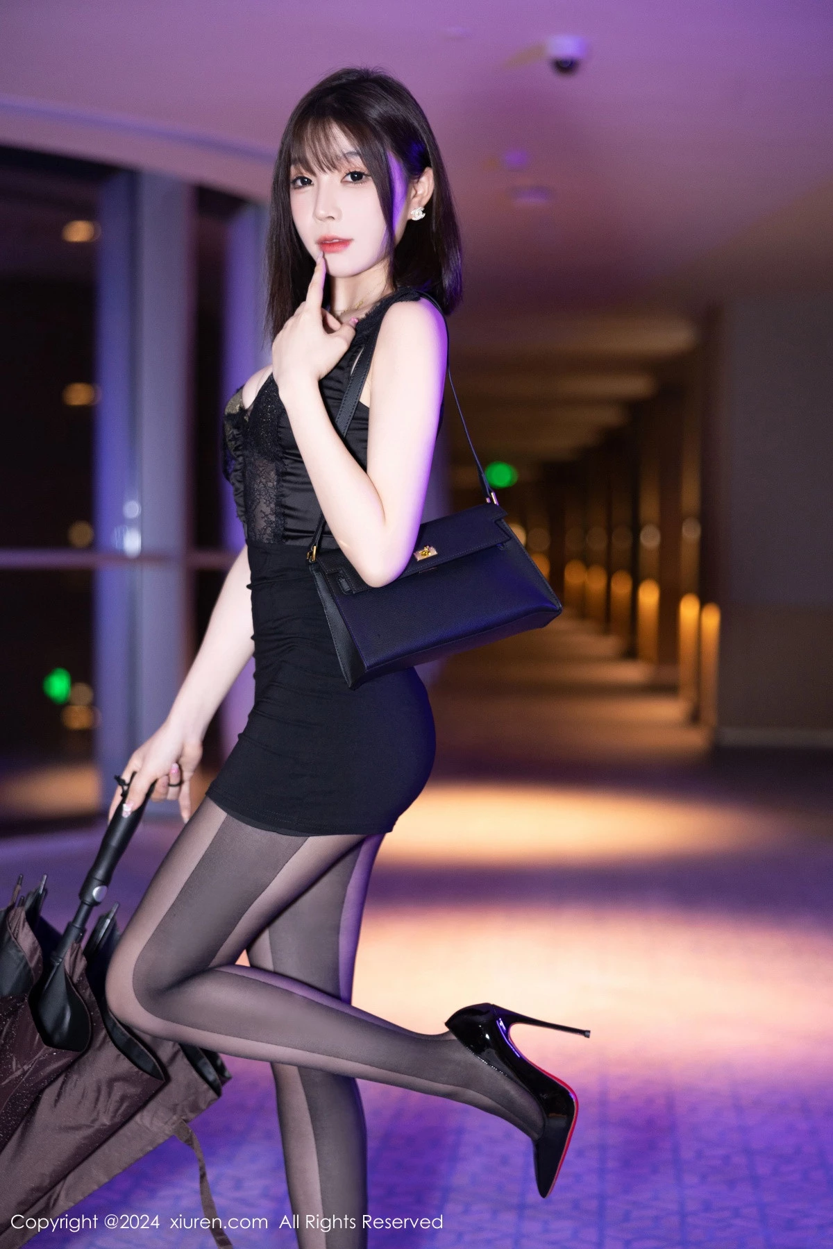 [[XiuRen秀人网]秀人网]No.9157_女神徐莉芝Booty性感黑色连衣裙露黑色内衣配超薄黑丝魅惑写真86P