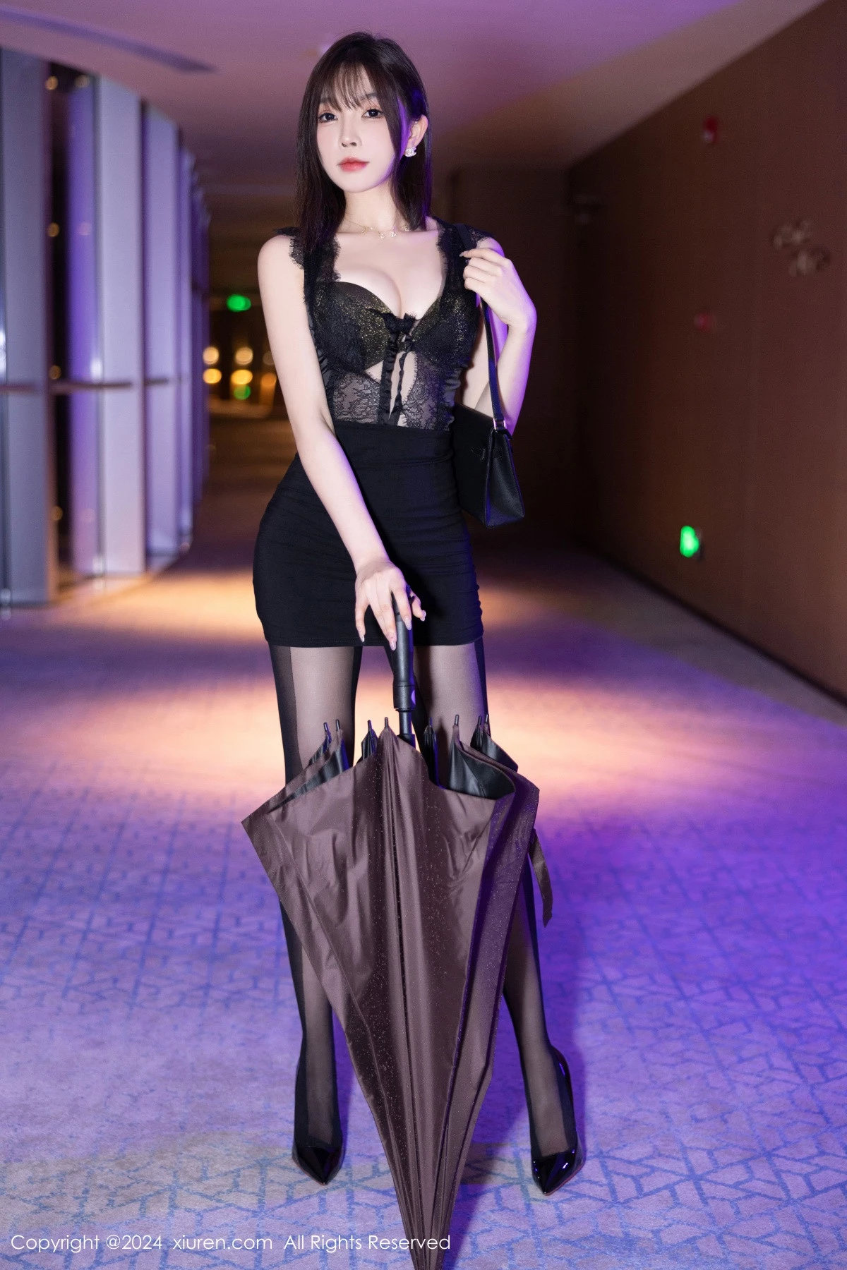 [[XiuRen秀人网]秀人网]No.9157_女神徐莉芝Booty性感黑色连衣裙露黑色内衣配超薄黑丝魅惑写真86P