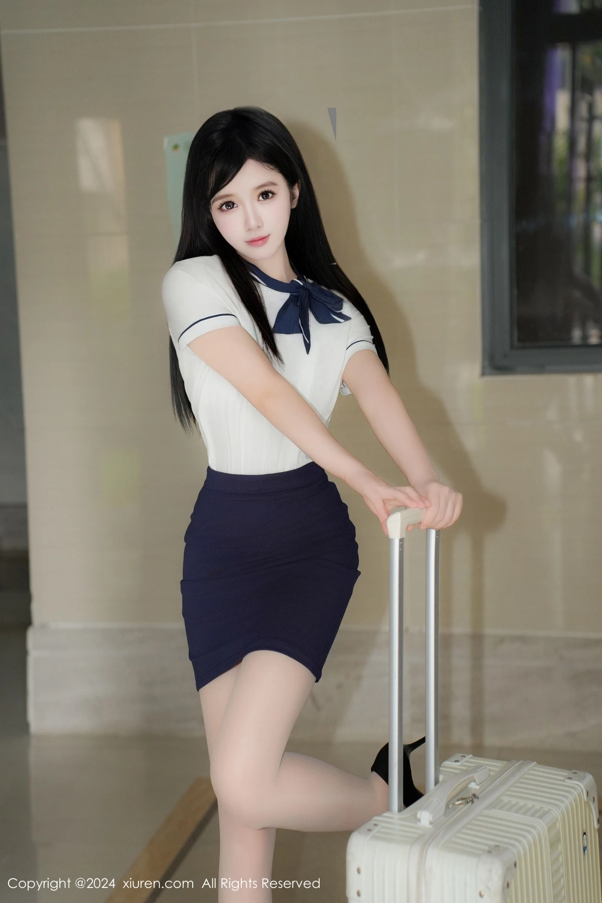 [[XiuRen秀人网]秀人网]No.9154_模特于诺诺ise性感空姐制服露白色情趣内衣秀完美身材诱惑写真63P