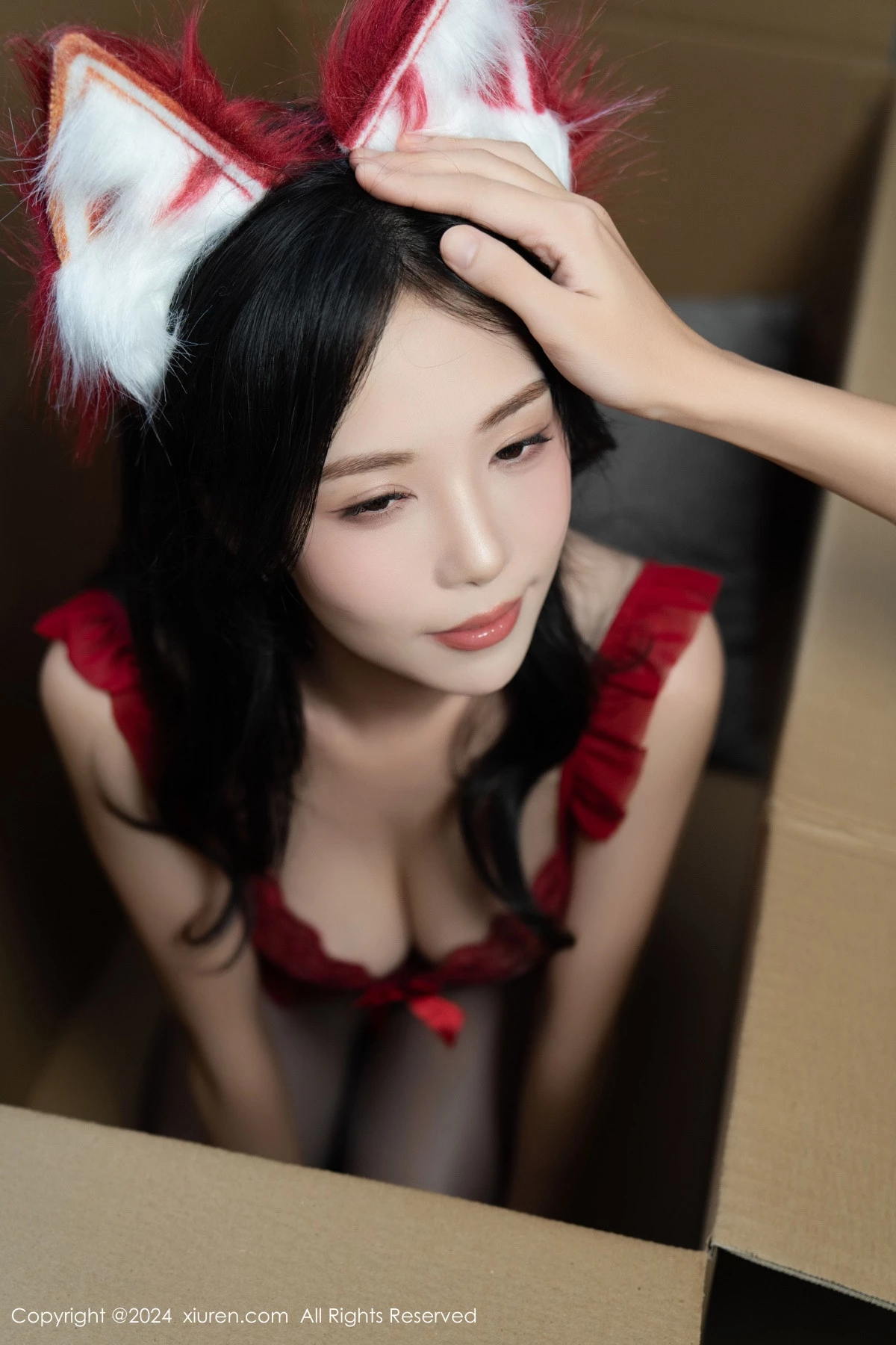 [[XiuRen秀人网]秀人网]No.9156_模特利世私房性感红色情趣服饰配黑丝吊袜秀曼妙身姿诱惑写真82P