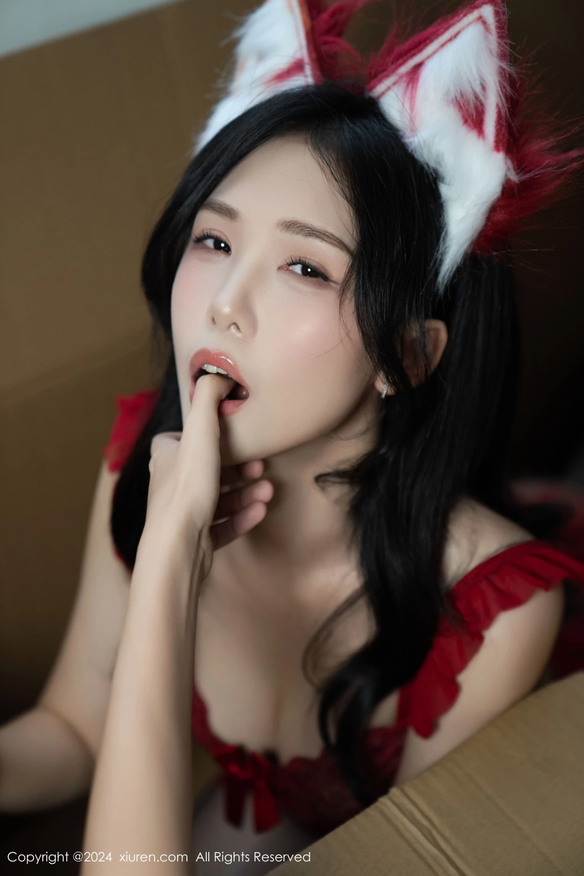 [[XiuRen秀人网]秀人网]No.9156_模特利世私房性感红色情趣服饰配黑丝吊袜秀曼妙身姿诱惑写真82P