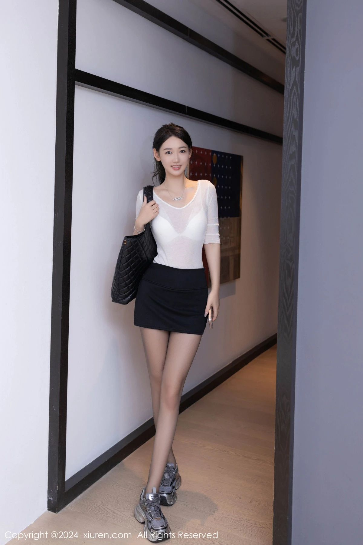 [[XiuRen秀人网]秀人网]No.9036_模特唐安琪性感白色上衣露白色内衣配超薄黑丝秀美腿诱惑写真84P