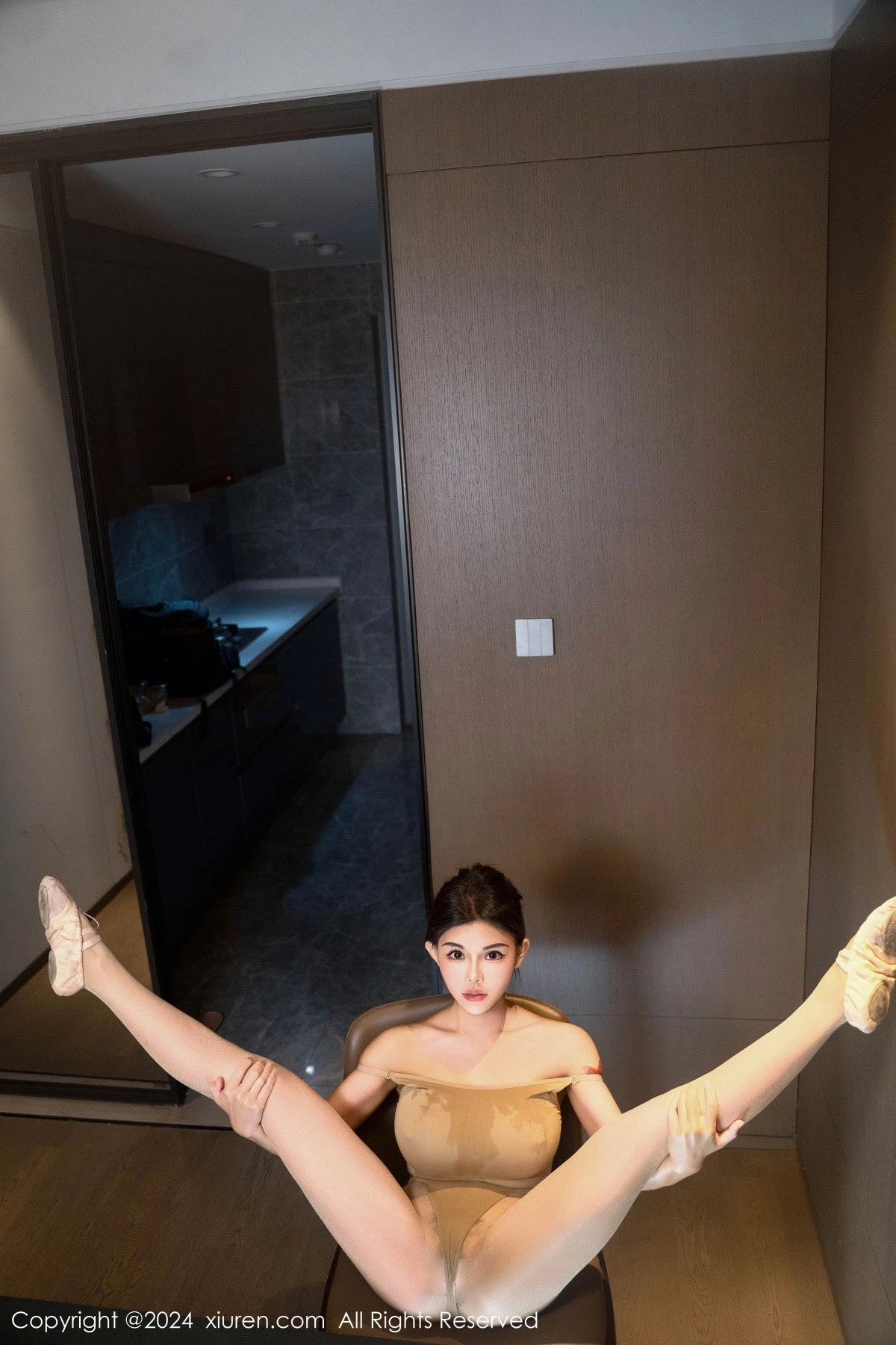 [[XiuRen秀人网]秀人网]No.9033_模特小童颜性感肉色瑜伽练功服配超薄肉丝秀凹凸身材诱惑写真109P