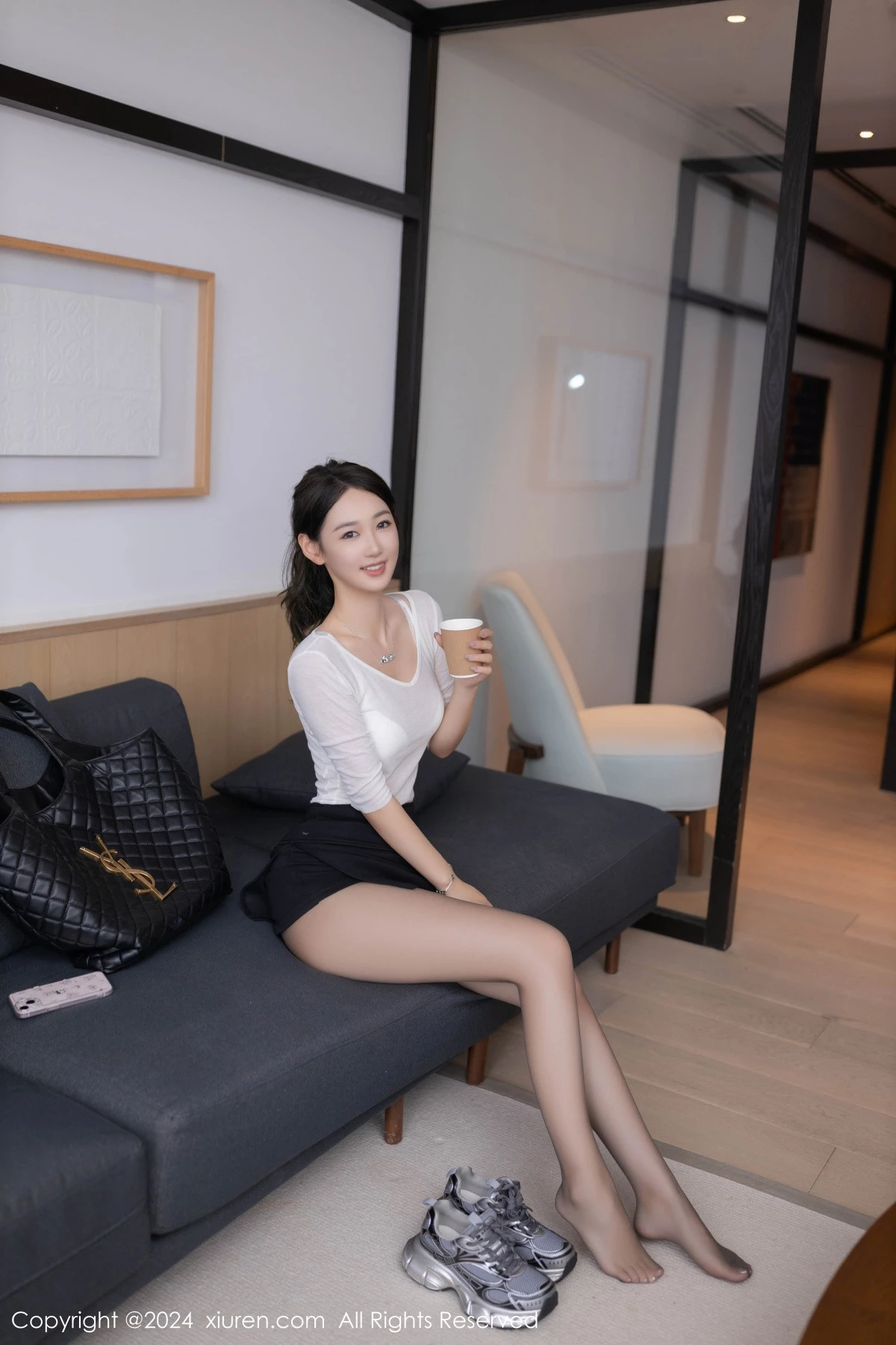 [[XiuRen秀人网]秀人网]No.9036_模特唐安琪性感白色上衣露白色内衣配超薄黑丝秀美腿诱惑写真84P