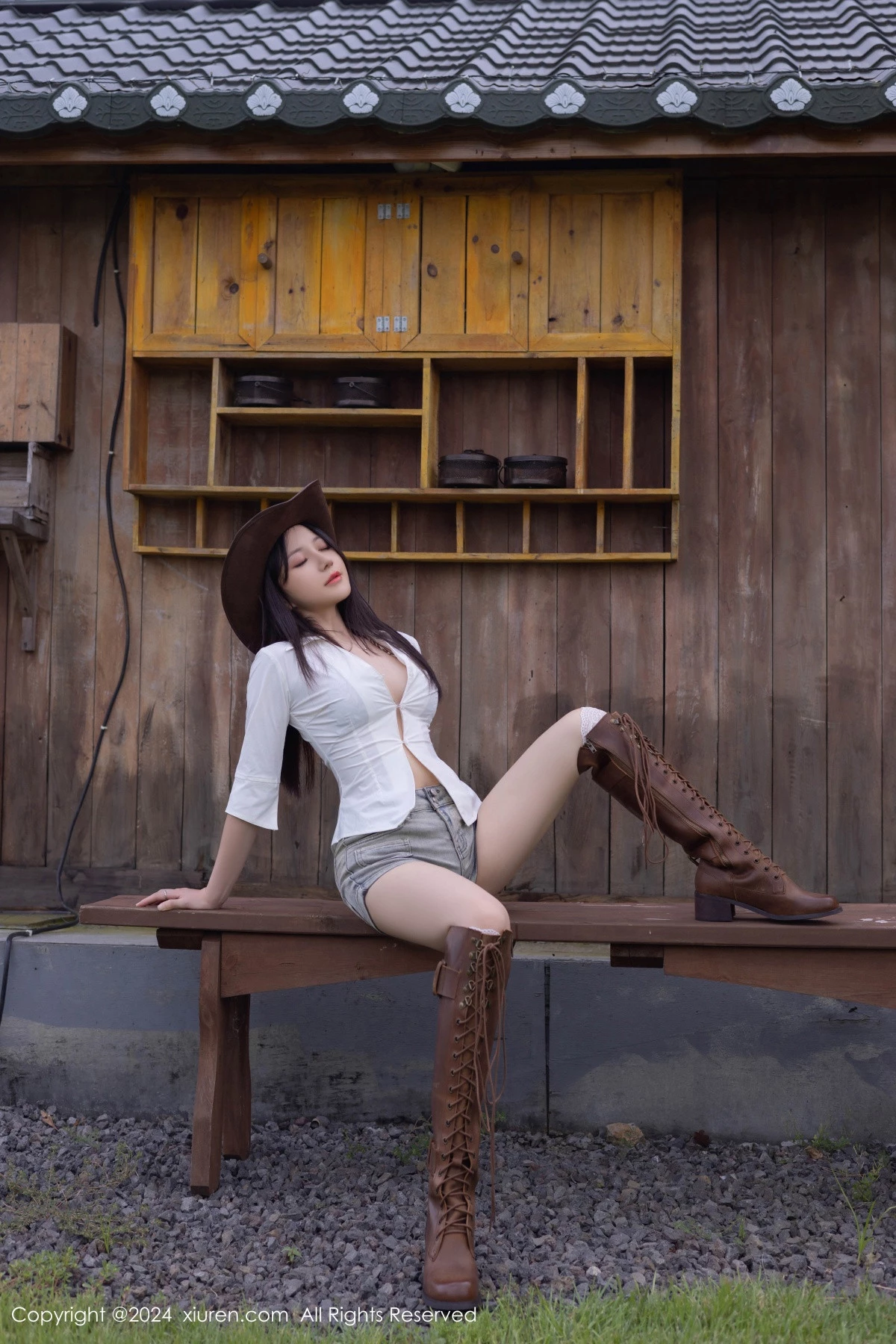 [[XiuRen秀人网]秀人网]No.9166_模特鱼子酱Fish性感内衣配超短牛仔裤露白丝袜秀完美身材诱惑写真80P