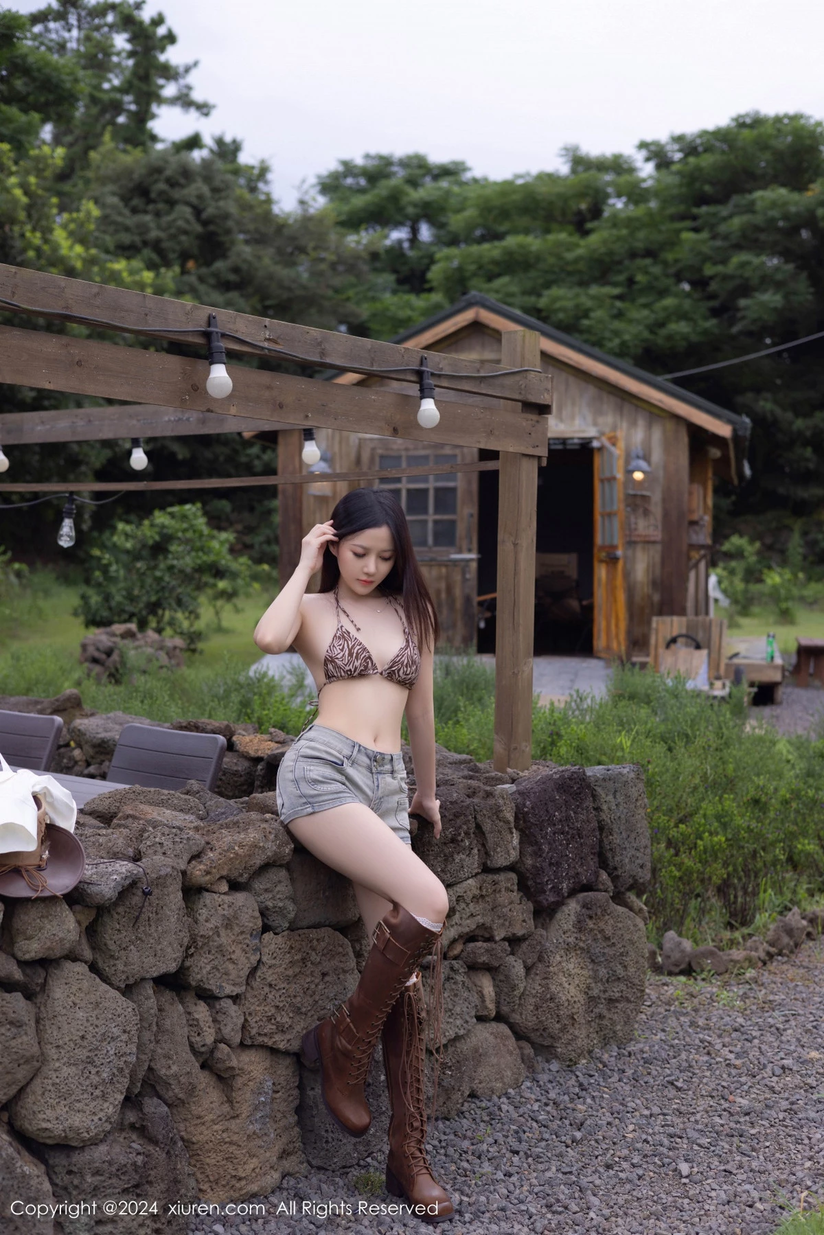 [[XiuRen秀人网]秀人网]No.9166_模特鱼子酱Fish性感内衣配超短牛仔裤露白丝袜秀完美身材诱惑写真80P