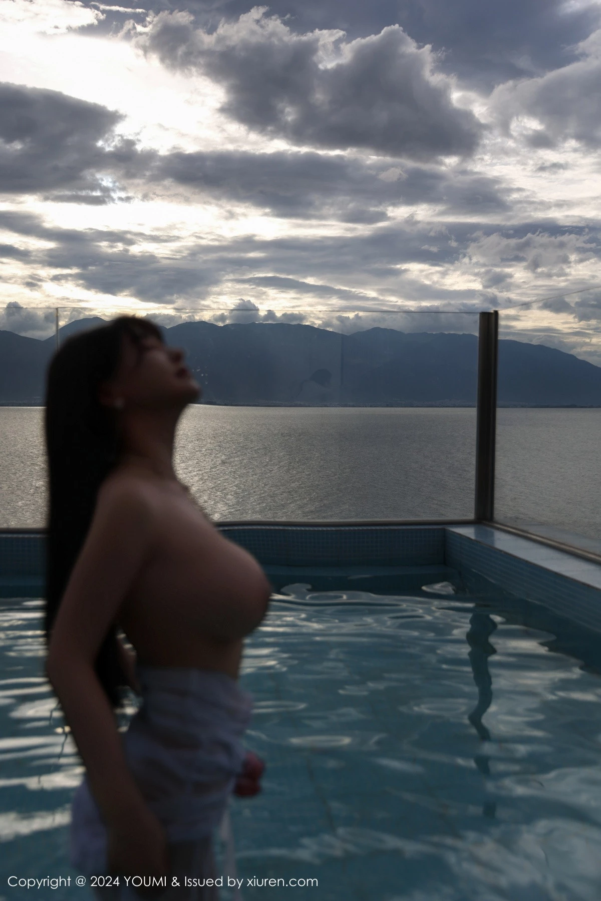 [YouMi尤蜜荟]Vol.1097_女神心上可Flora性感白色轻透连衣短裙湿身秀丰满身材诱惑写真56P