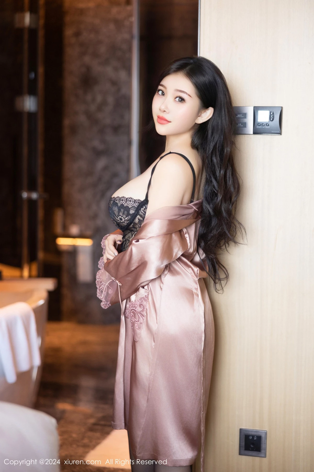 [[XiuRen秀人网]秀人网]No.9159_新人模特白洁bessie黑色情趣内衣配黑丝吊袜秀丰乳美臀诱惑写真67P