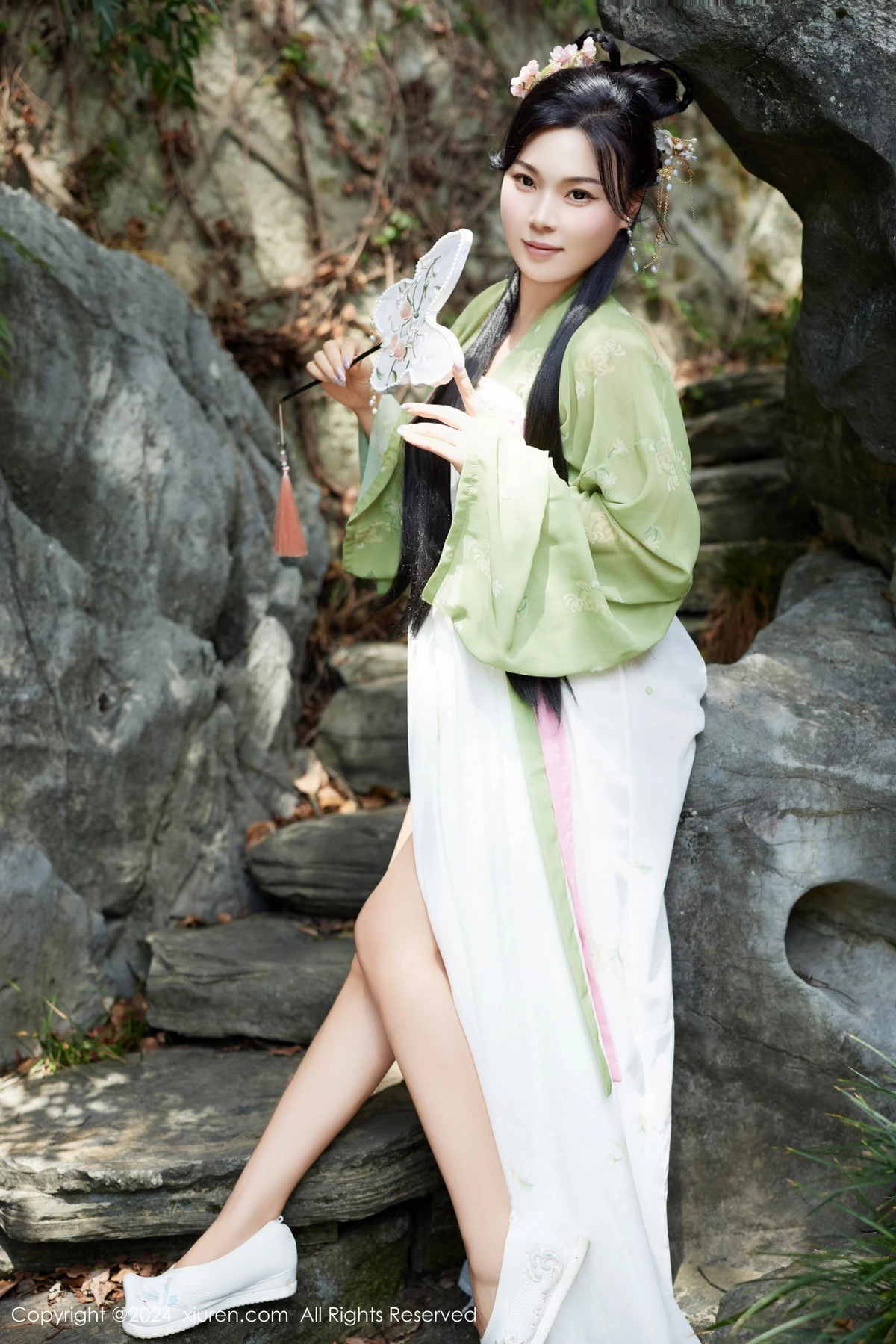 [[XiuRen秀人网]秀人网]No.9162_模特麦田中秋汉服主题户外性感薄纱服饰秀曼妙身姿诱惑写真73P