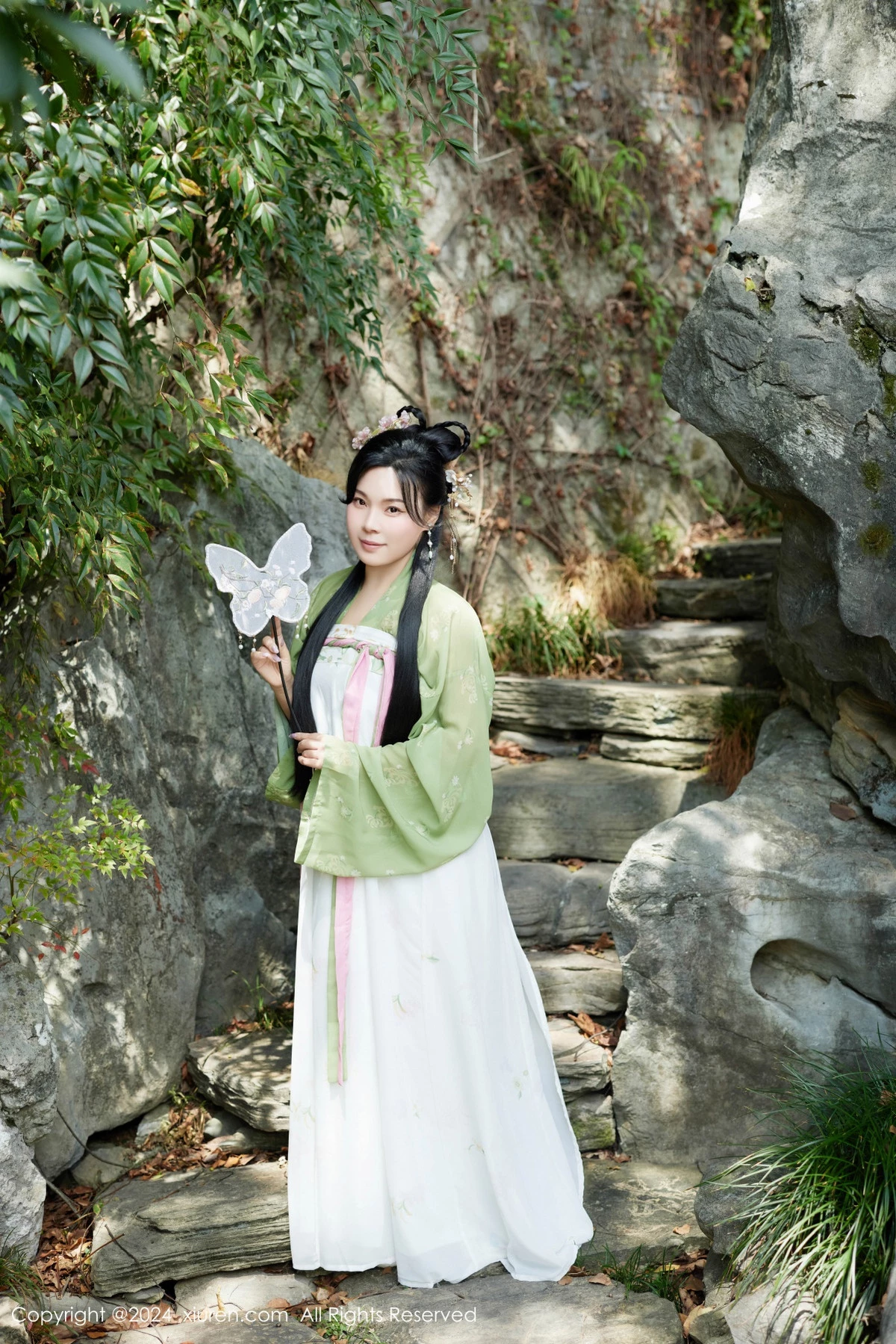 [[XiuRen秀人网]秀人网]No.9162_模特麦田中秋汉服主题户外性感薄纱服饰秀曼妙身姿诱惑写真73P