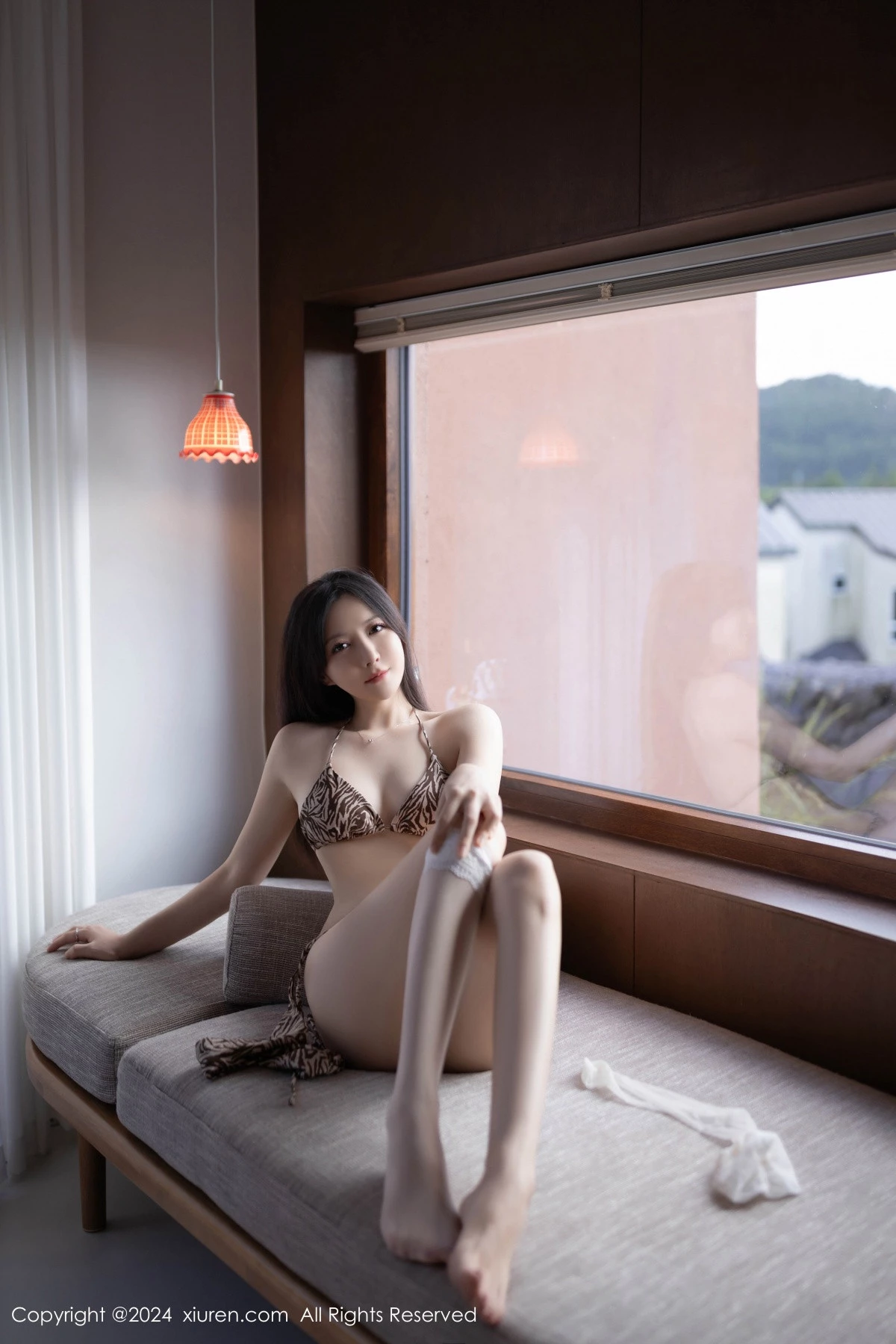 [[XiuRen秀人网]秀人网]No.9166_模特鱼子酱Fish性感内衣配超短牛仔裤露白丝袜秀完美身材诱惑写真80P