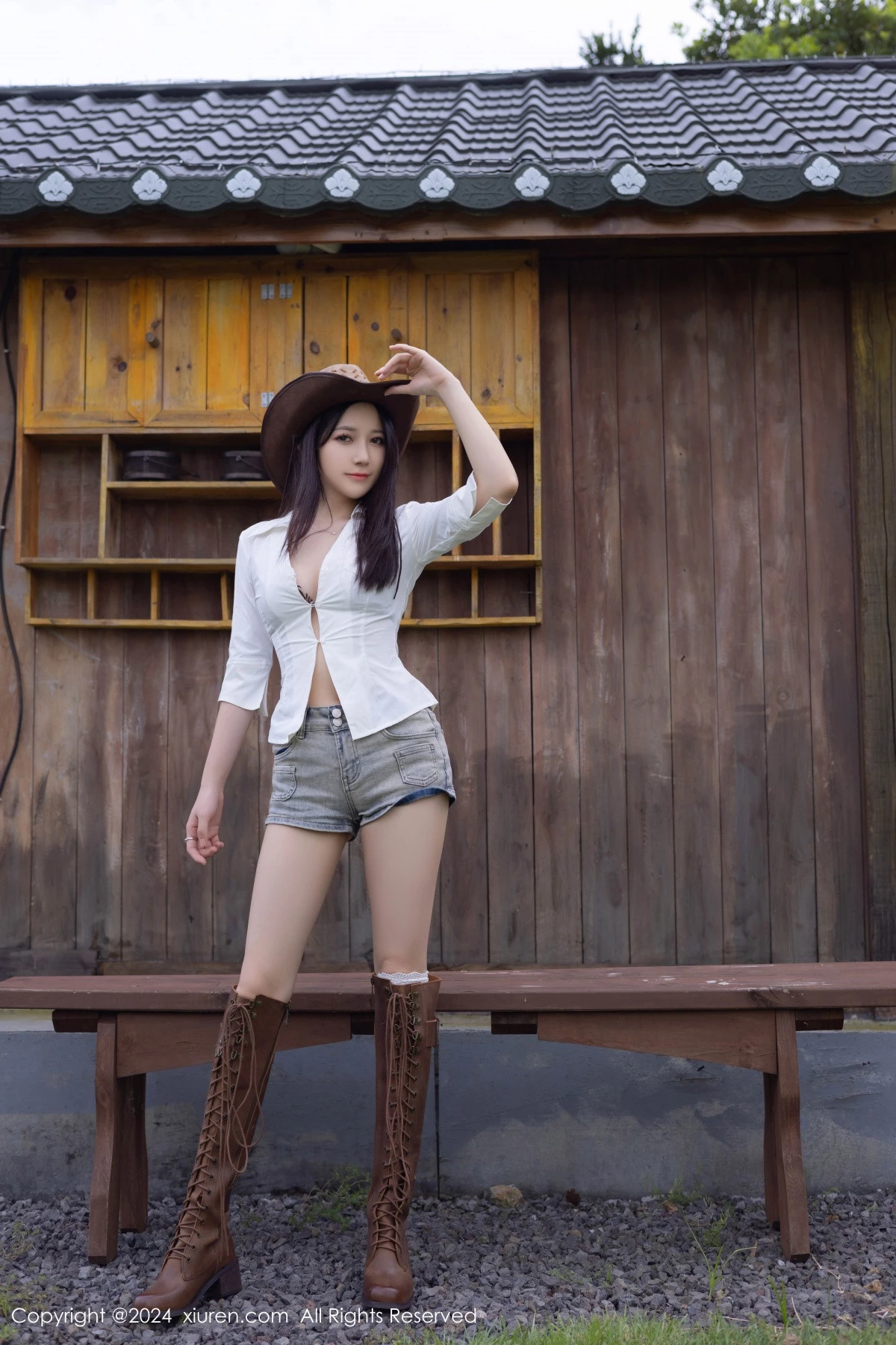 [[XiuRen秀人网]秀人网]No.9166_模特鱼子酱Fish性感内衣配超短牛仔裤露白丝袜秀完美身材诱惑写真80P