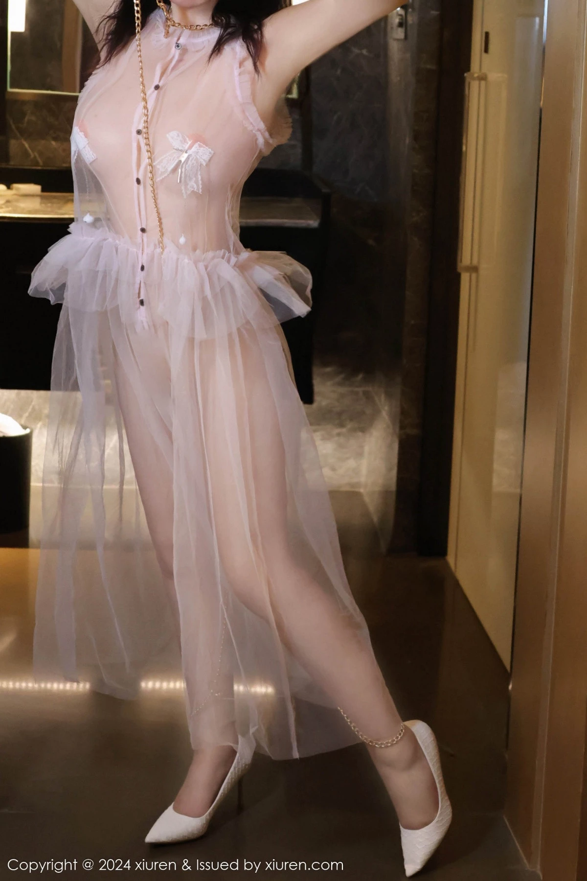 [[XiuRen秀人网]秀人网]No.9164_模特小薯条nienie户外性感女仆装配超薄肉丝秀惹火身材诱惑写真87P