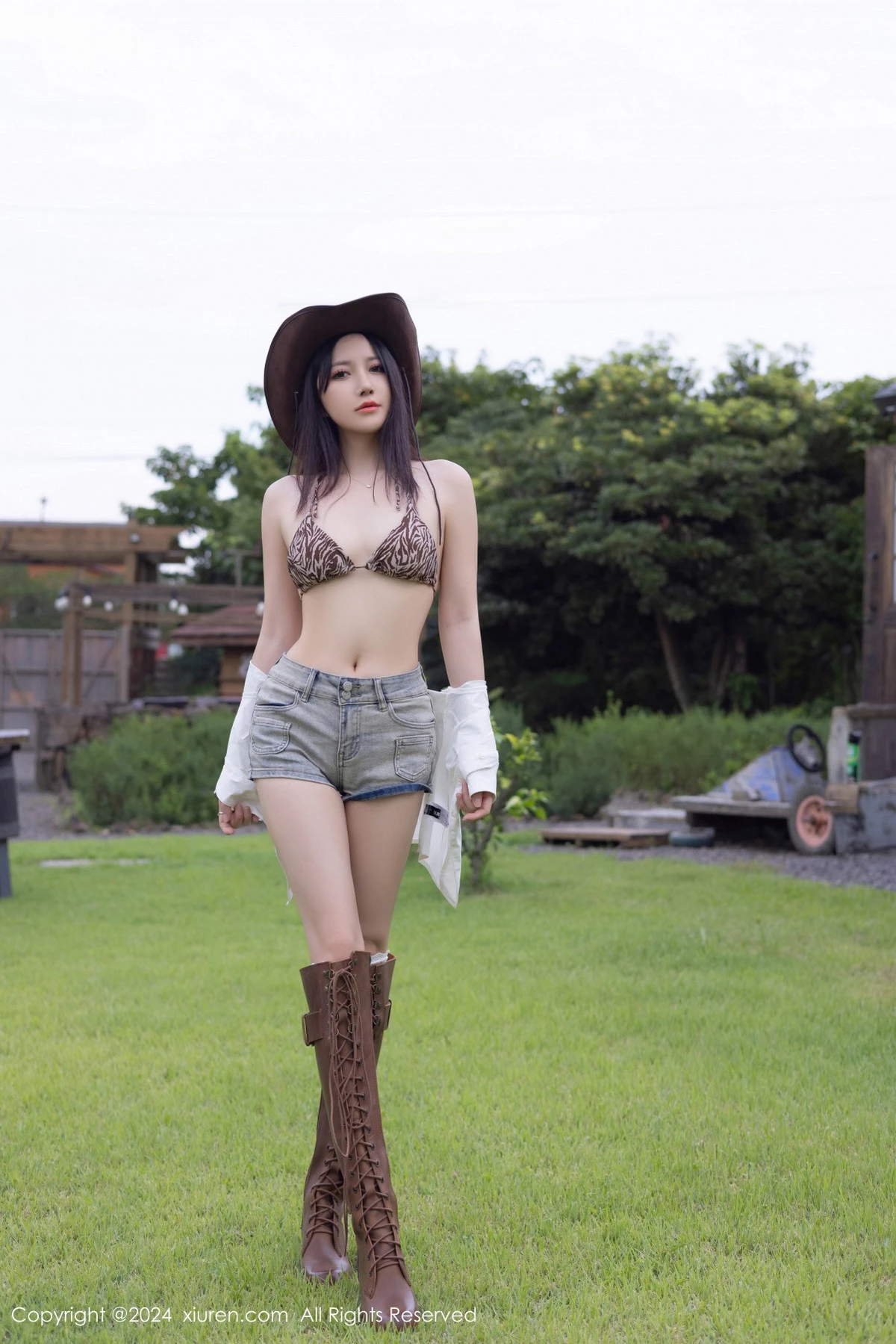 [[XiuRen秀人网]秀人网]No.9166_模特鱼子酱Fish性感内衣配超短牛仔裤露白丝袜秀完美身材诱惑写真80P