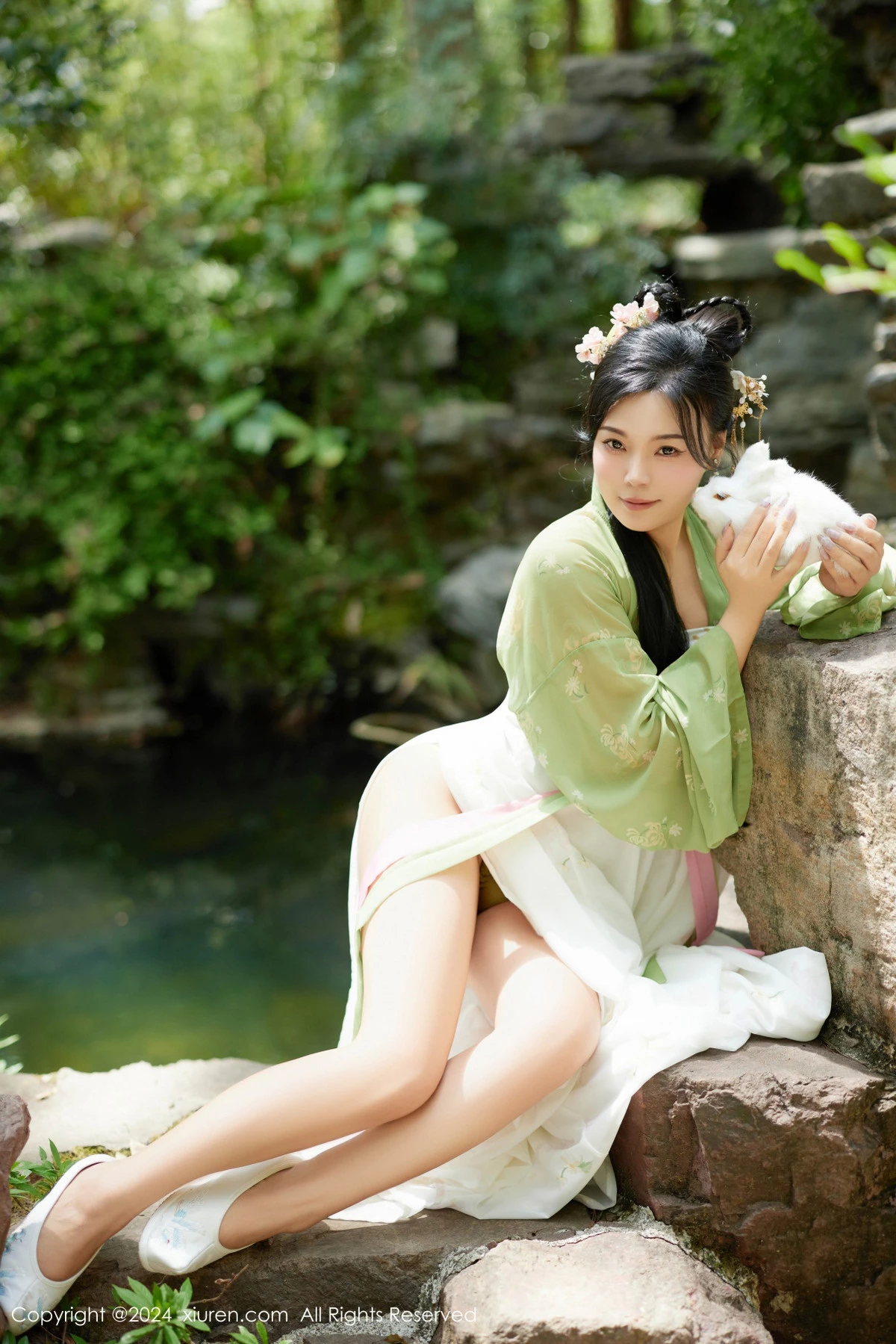 [[XiuRen秀人网]秀人网]No.9162_模特麦田中秋汉服主题户外性感薄纱服饰秀曼妙身姿诱惑写真73P