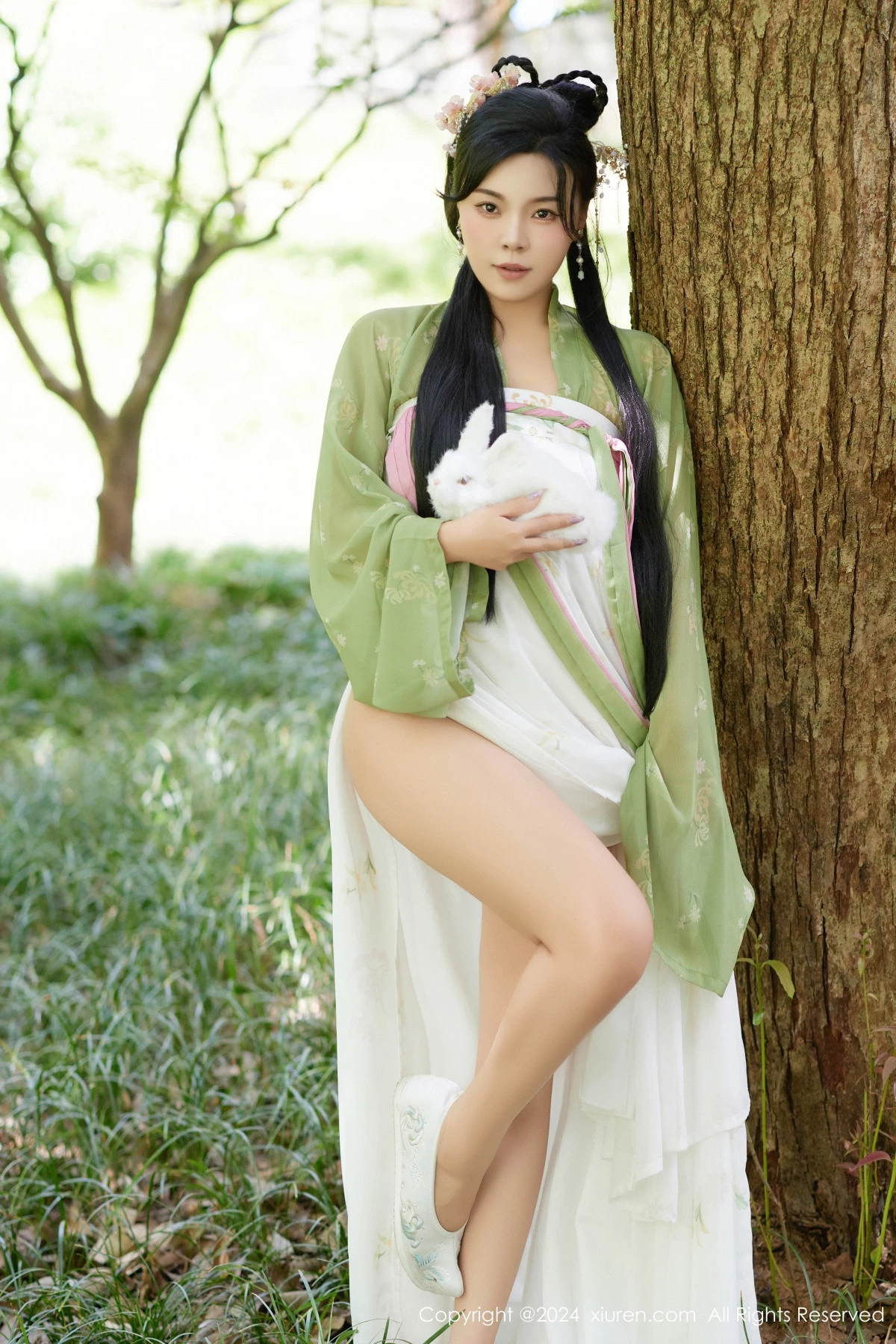 [[XiuRen秀人网]秀人网]No.9162_模特麦田中秋汉服主题户外性感薄纱服饰秀曼妙身姿诱惑写真73P