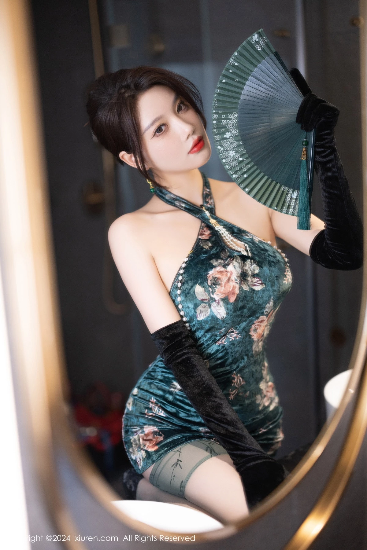 [[XiuRen秀人网]秀人网]No.9165_女神杨晨晨Yome性感古风旗袍服饰配超薄肉丝秀丰腴身姿诱惑写真83P