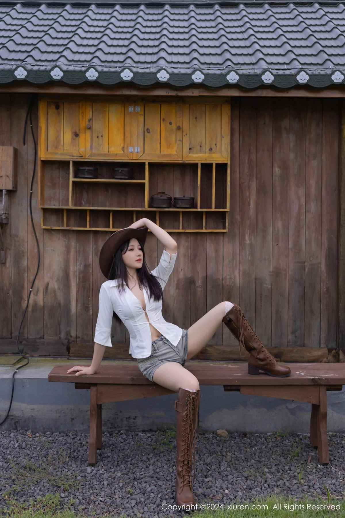 [[XiuRen秀人网]秀人网]No.9166_模特鱼子酱Fish性感内衣配超短牛仔裤露白丝袜秀完美身材诱惑写真80P