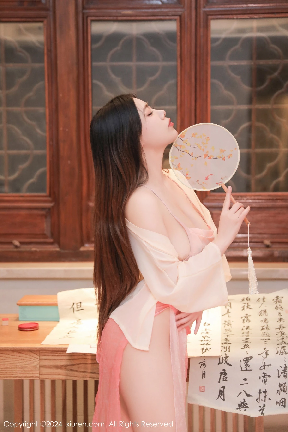 [[XiuRen秀人网]秀人网]No.9040_模特蛋蛋宝私房性感粉色古装薄纱服饰秀丰腴身姿惹火诱惑写真66P