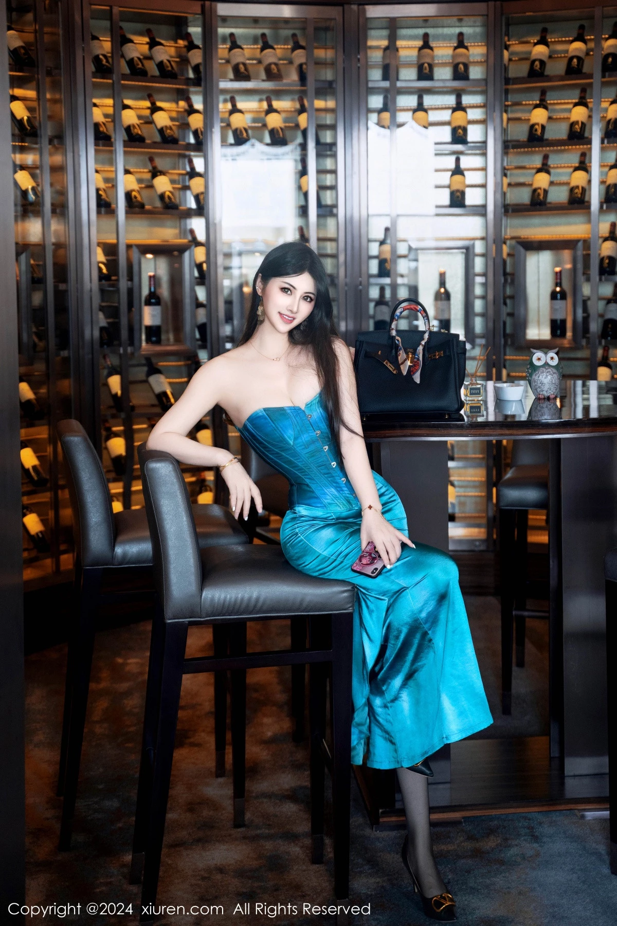 [[XiuRen秀人网]秀人网]No.9039_模特诗诗kiki性感翠绿色短裙露黑色轻透上衣配黑丝吊袜魅惑写真134P