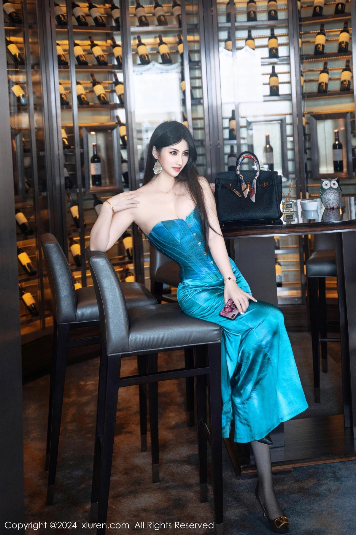 [[XiuRen秀人网]秀人网]No.9039_模特诗诗kiki性感翠绿色短裙露黑色轻透上衣配黑丝吊袜魅惑写真134P