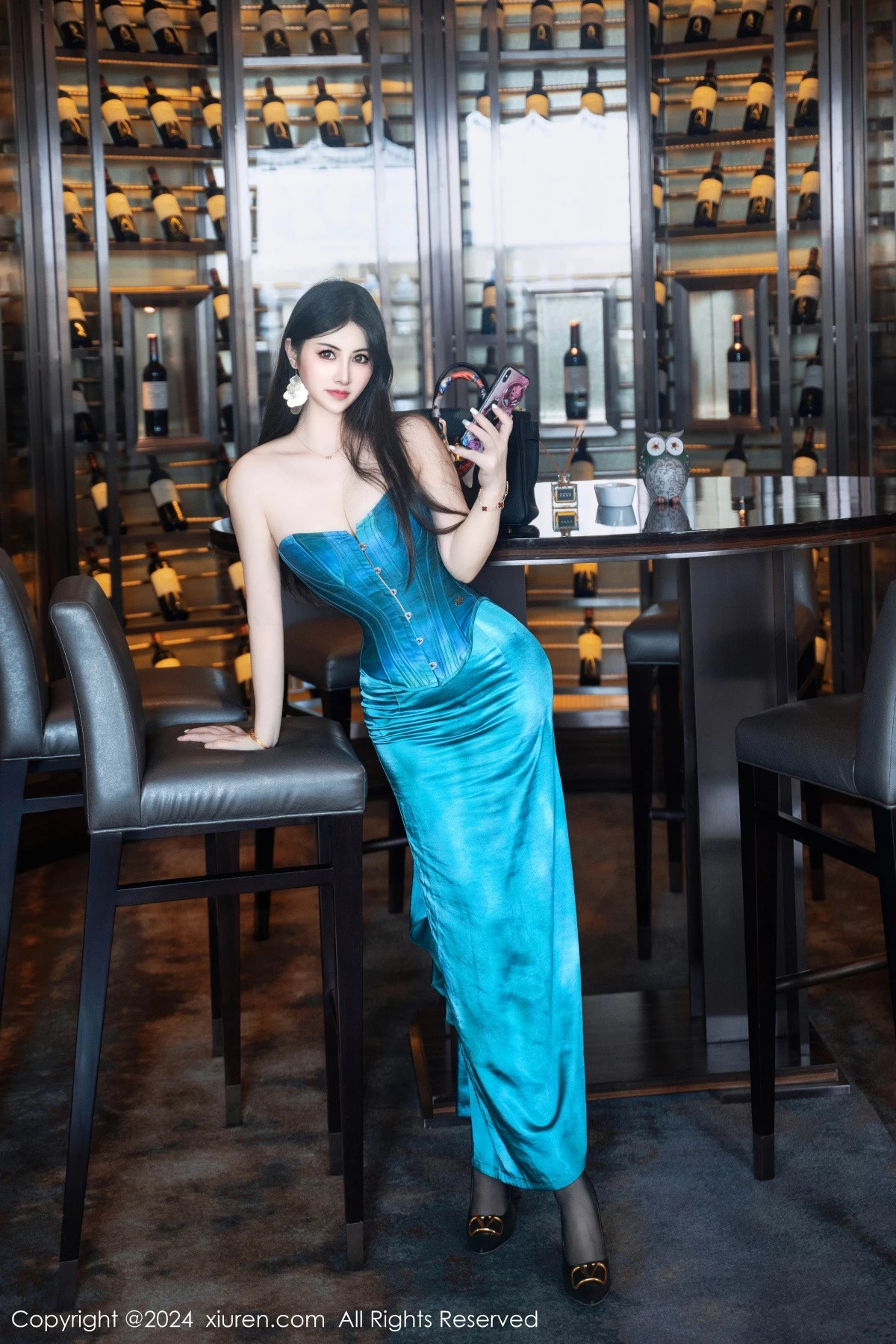 [[XiuRen秀人网]秀人网]No.9039_模特诗诗kiki性感翠绿色短裙露黑色轻透上衣配黑丝吊袜魅惑写真134P