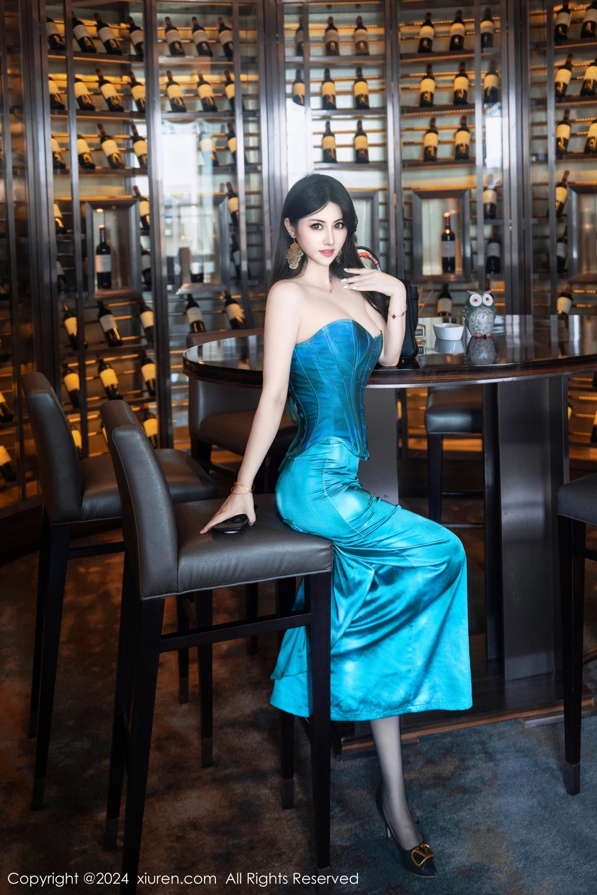 [[XiuRen秀人网]秀人网]No.9039_模特诗诗kiki性感翠绿色短裙露黑色轻透上衣配黑丝吊袜魅惑写真134P