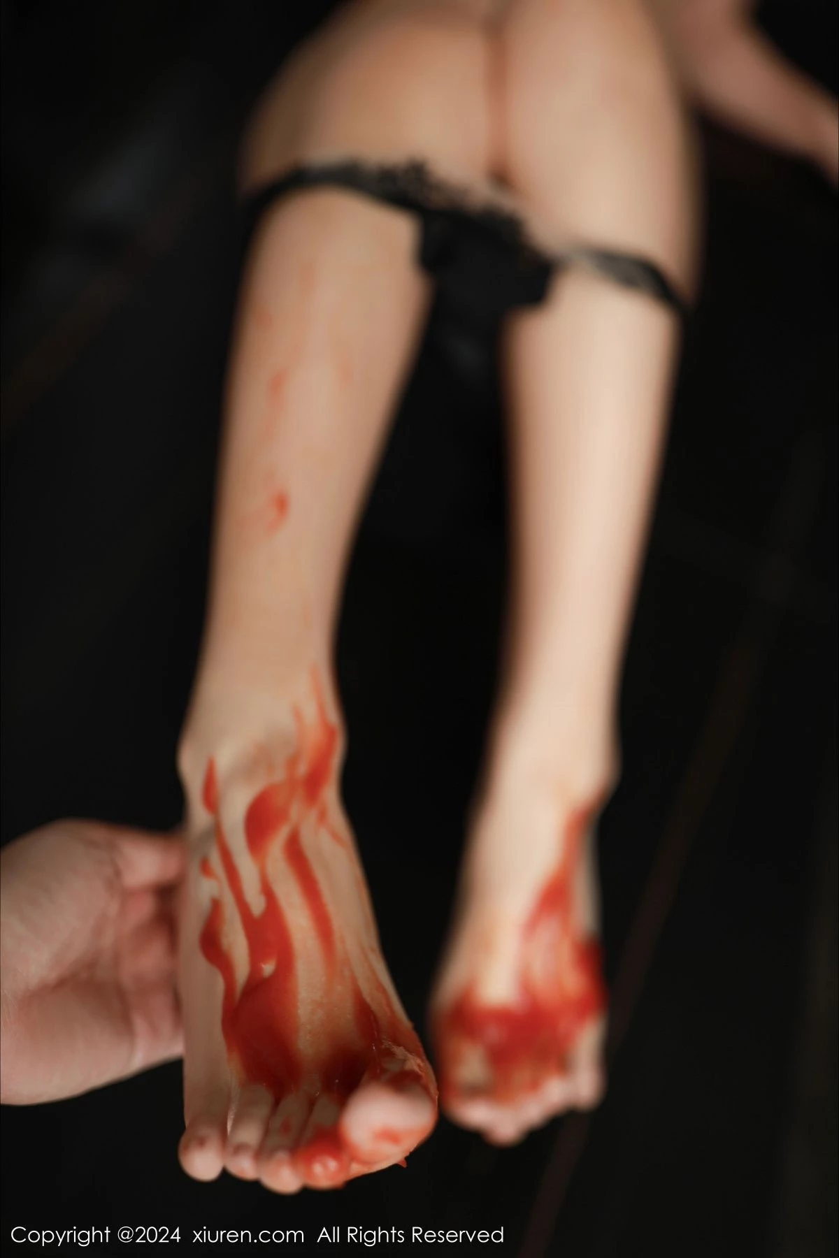 [[XiuRen秀人网]秀人网]No.9046_模特杏子Yada寝室场景性感黑色蕾丝内衣配超薄黑丝极致魅惑写真85P