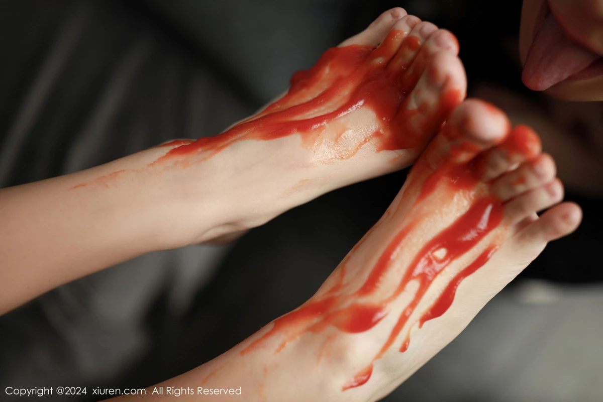 [[XiuRen秀人网]秀人网]No.9046_模特杏子Yada寝室场景性感黑色蕾丝内衣配超薄黑丝极致魅惑写真85P