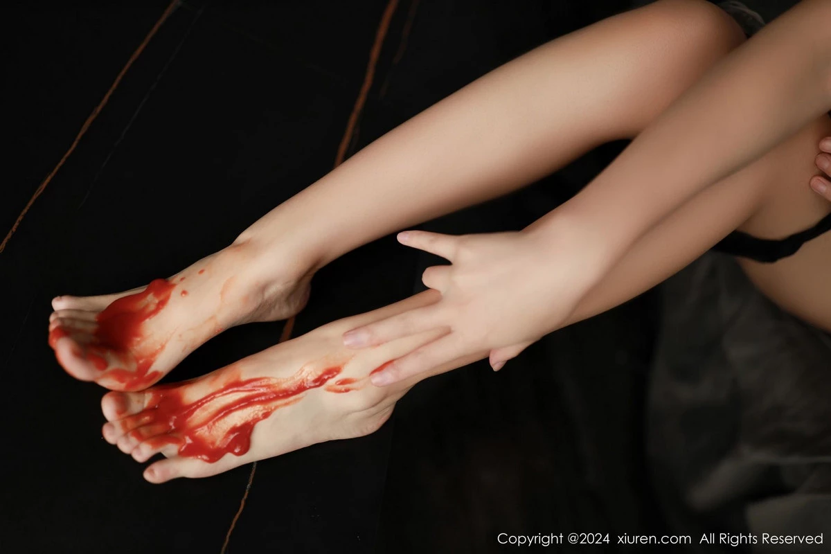 [[XiuRen秀人网]秀人网]No.9046_模特杏子Yada寝室场景性感黑色蕾丝内衣配超薄黑丝极致魅惑写真85P