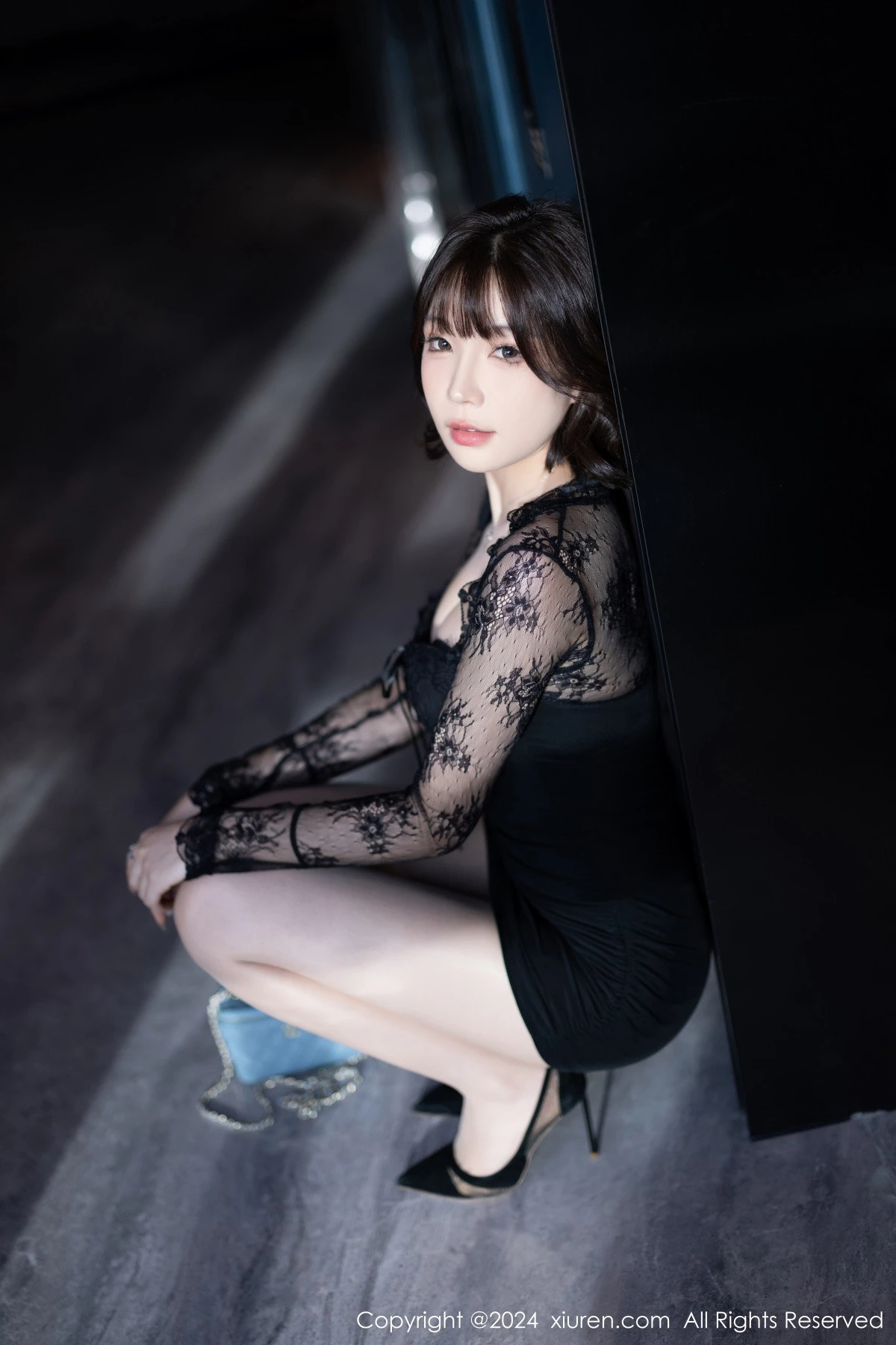 [[XiuRen秀人网]秀人网]No.9048_女神徐莉芝Booty性感黑色蕾丝内衣配超薄肉丝秀完美身材诱惑写真84P