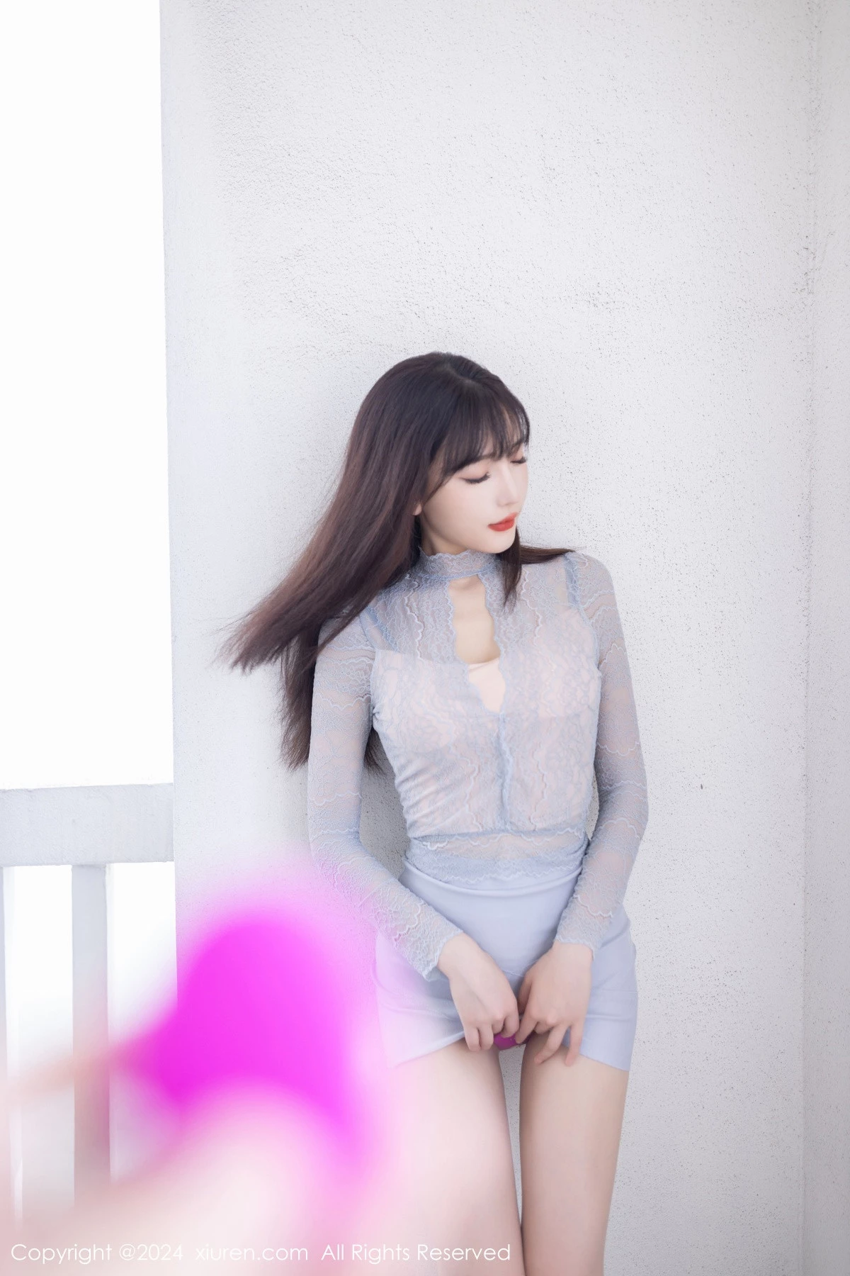 [[XiuRen秀人网]秀人网]No.9055_模特陆萱萱性感银白色蕾丝连衣短裙配肉丝袜秀柔美身姿诱惑写真80P