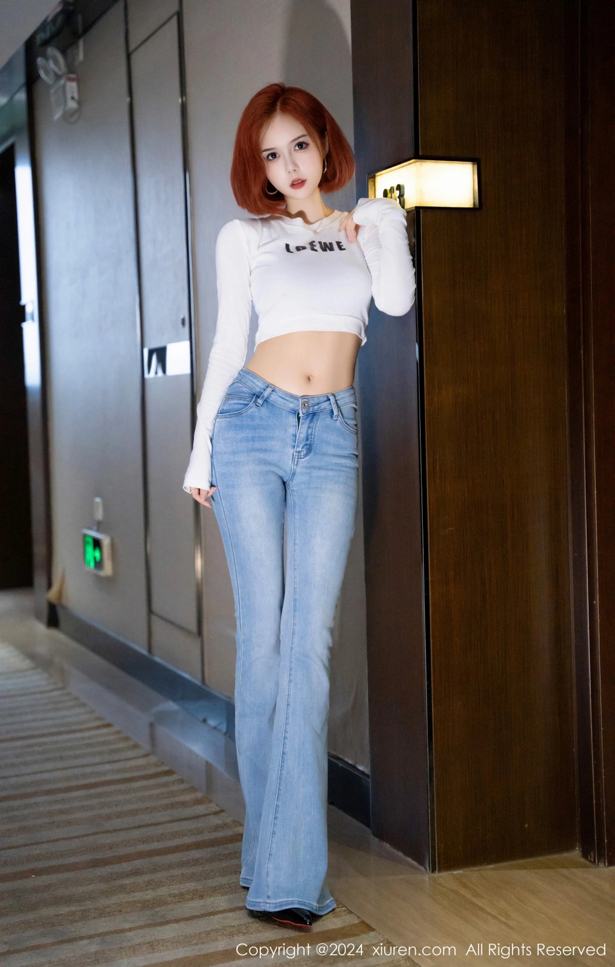 [[XiuRen秀人网]秀人网]No.9050_模特白芷yy短款白色上衣配牛仔裤露超薄黑丝秀曼妙身姿诱惑写真78P