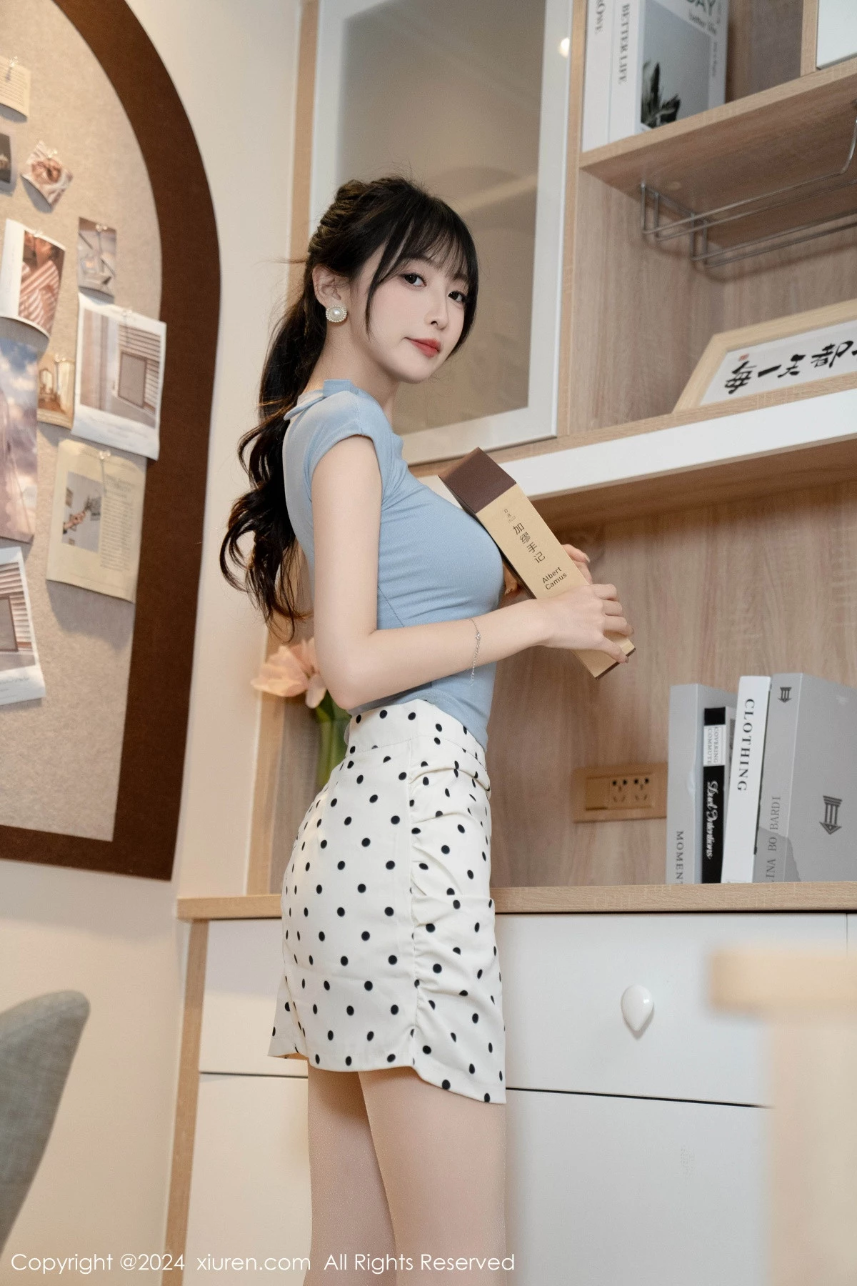 [[XiuRen秀人网]秀人网]No.9054_模特林星阑蓝色短T配白短裙+粉色情趣服饰秀曼妙身姿诱惑写真99P