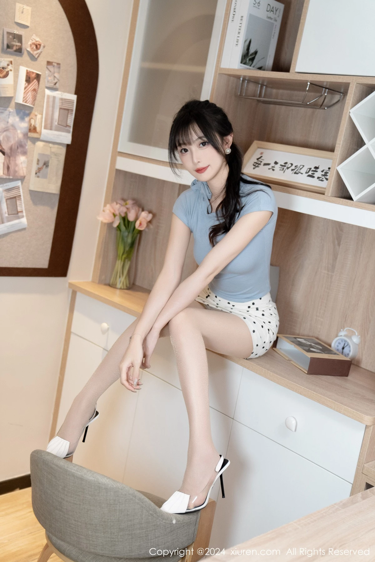 [[XiuRen秀人网]秀人网]No.9054_模特林星阑蓝色短T配白短裙+粉色情趣服饰秀曼妙身姿诱惑写真99P