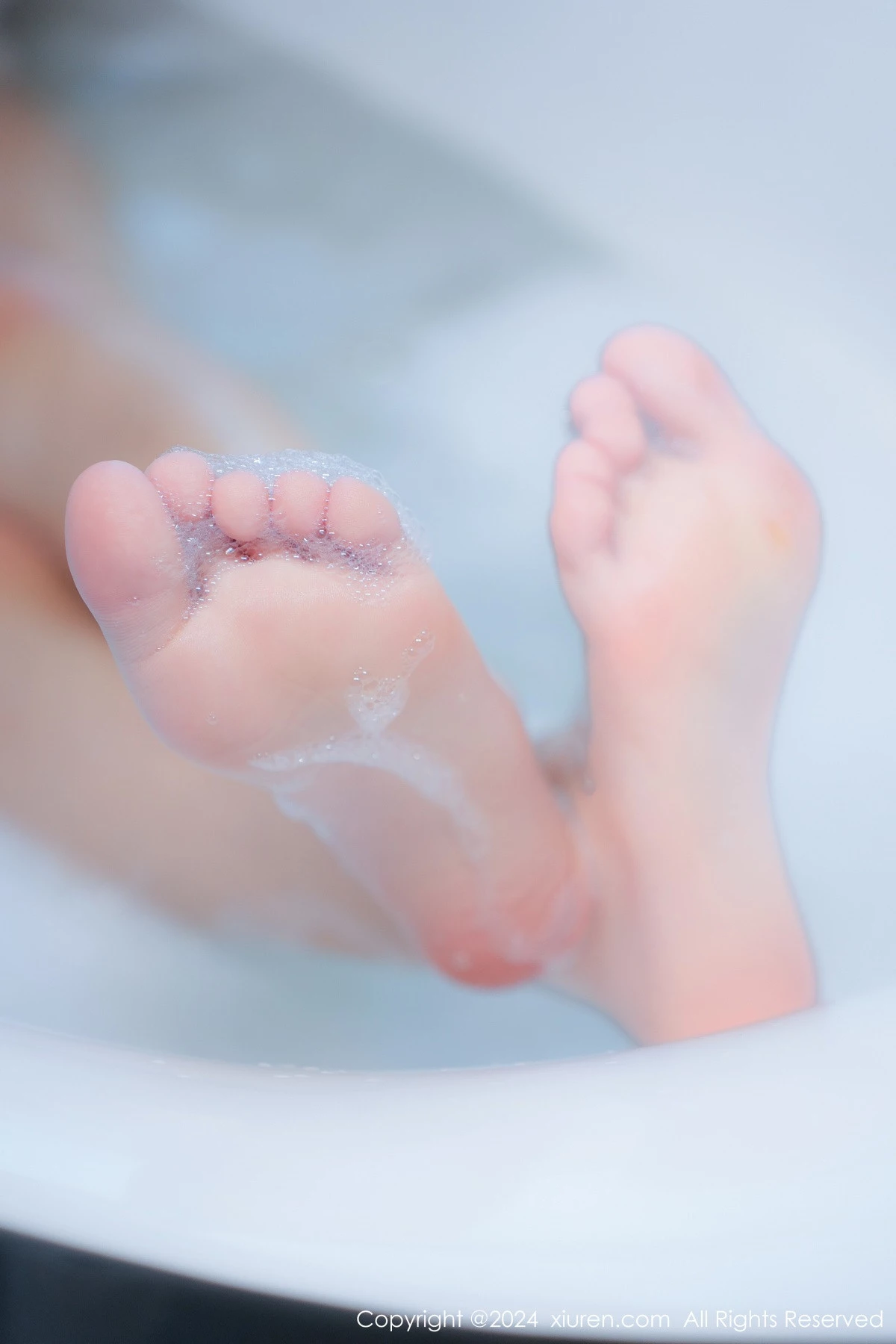 [[XiuRen秀人网]秀人网]No.9052_新人模特姚若兮vay浅粉色薄纱服饰配白丝袜泡泡浴湿身诱惑写真54P