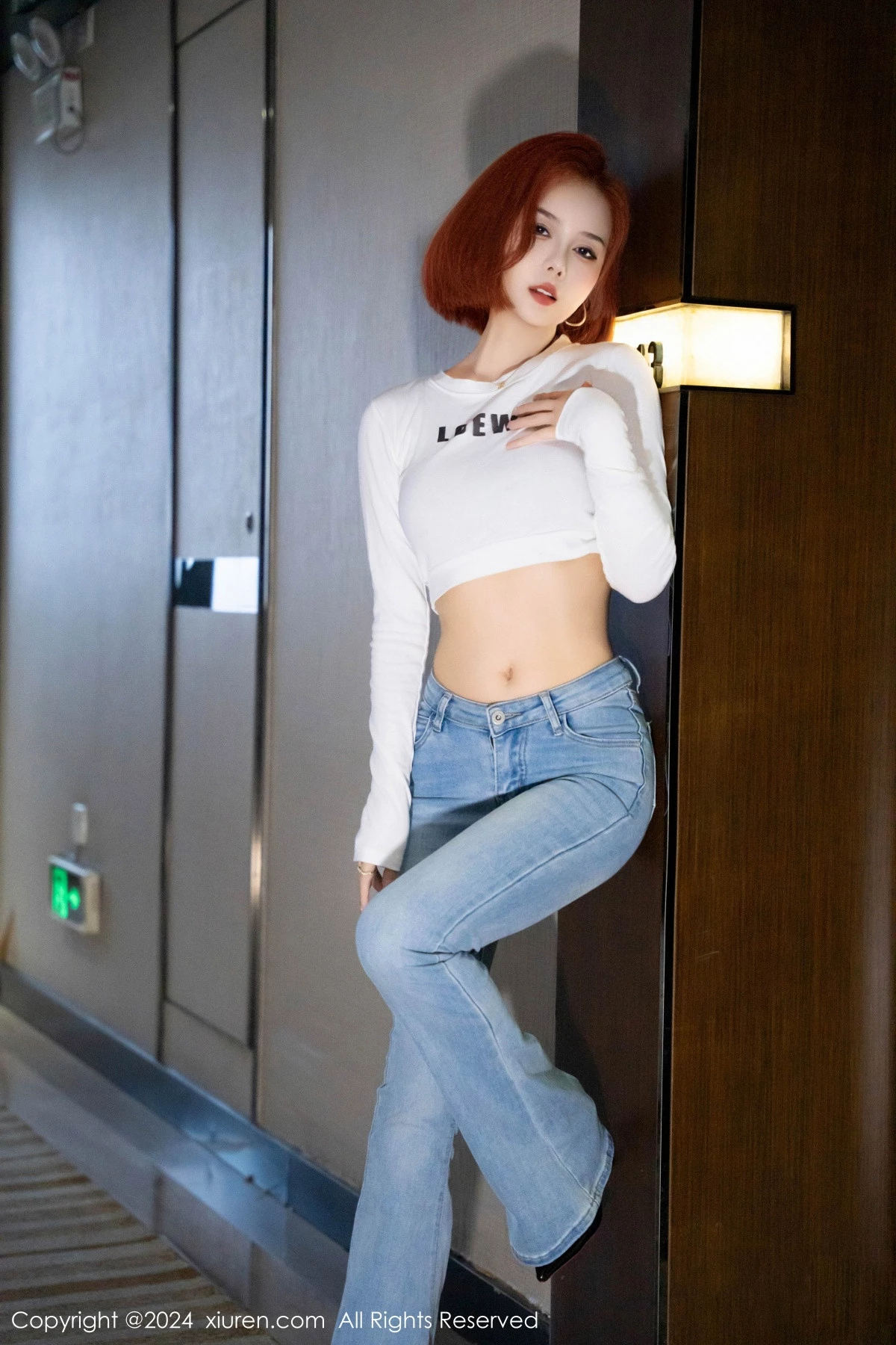 [[XiuRen秀人网]秀人网]No.9050_模特白芷yy短款白色上衣配牛仔裤露超薄黑丝秀曼妙身姿诱惑写真78P