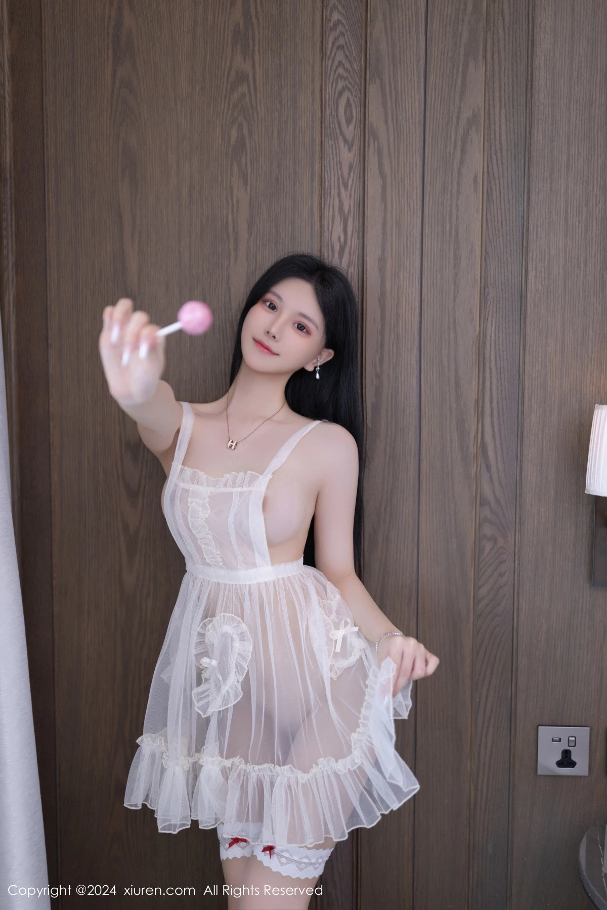 [[XiuRen秀人网]秀人网]No.9062_模特幼幼私房性感白色轻透连衣短裙配白丝袜秀完美身材诱惑写真80P