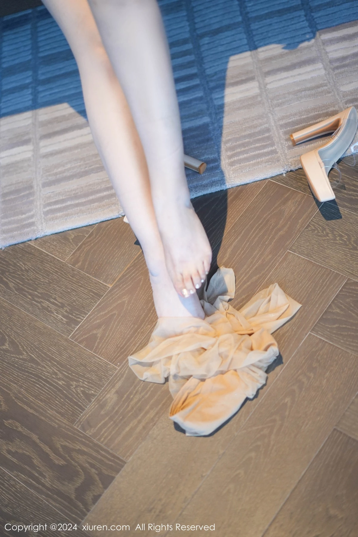 [[XiuRen秀人网]秀人网]No.9058_模特允爾性感图案旗袍露紫色内衣配超薄肉丝秀丰腴身材诱惑写真71P