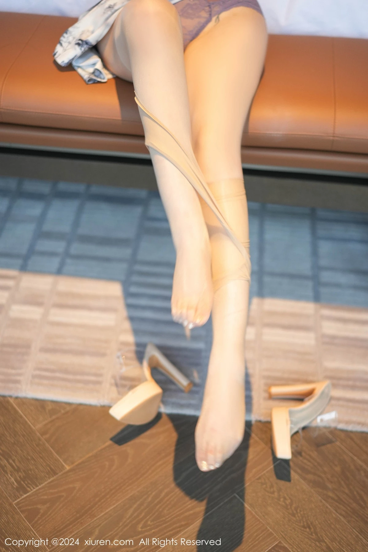 [[XiuRen秀人网]秀人网]No.9058_模特允爾性感图案旗袍露紫色内衣配超薄肉丝秀丰腴身材诱惑写真71P