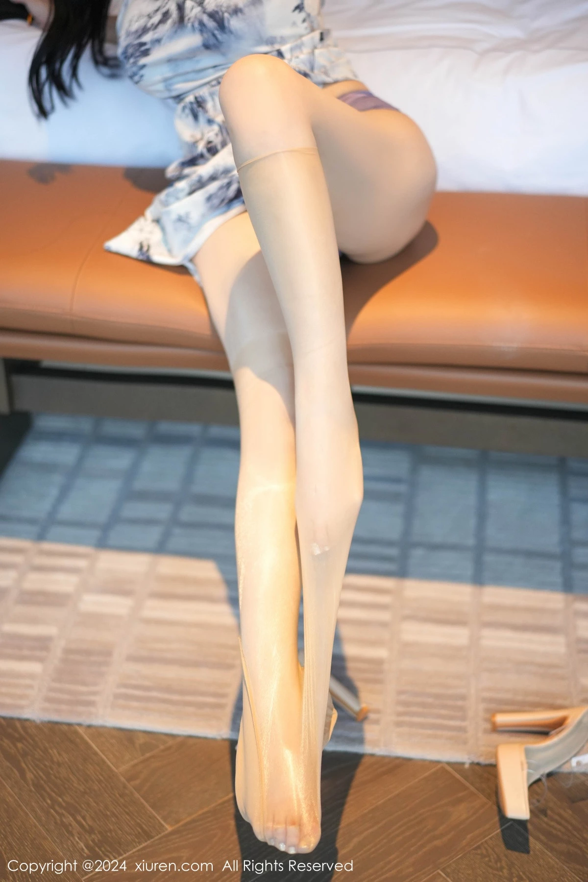 [[XiuRen秀人网]秀人网]No.9058_模特允爾性感图案旗袍露紫色内衣配超薄肉丝秀丰腴身材诱惑写真71P