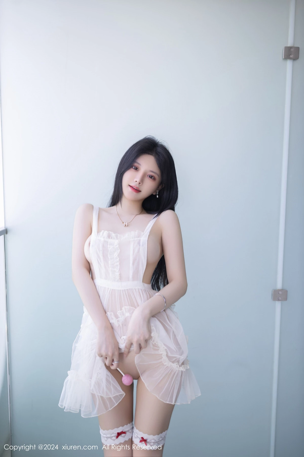 [[XiuRen秀人网]秀人网]No.9062_模特幼幼私房性感白色轻透连衣短裙配白丝袜秀完美身材诱惑写真80P