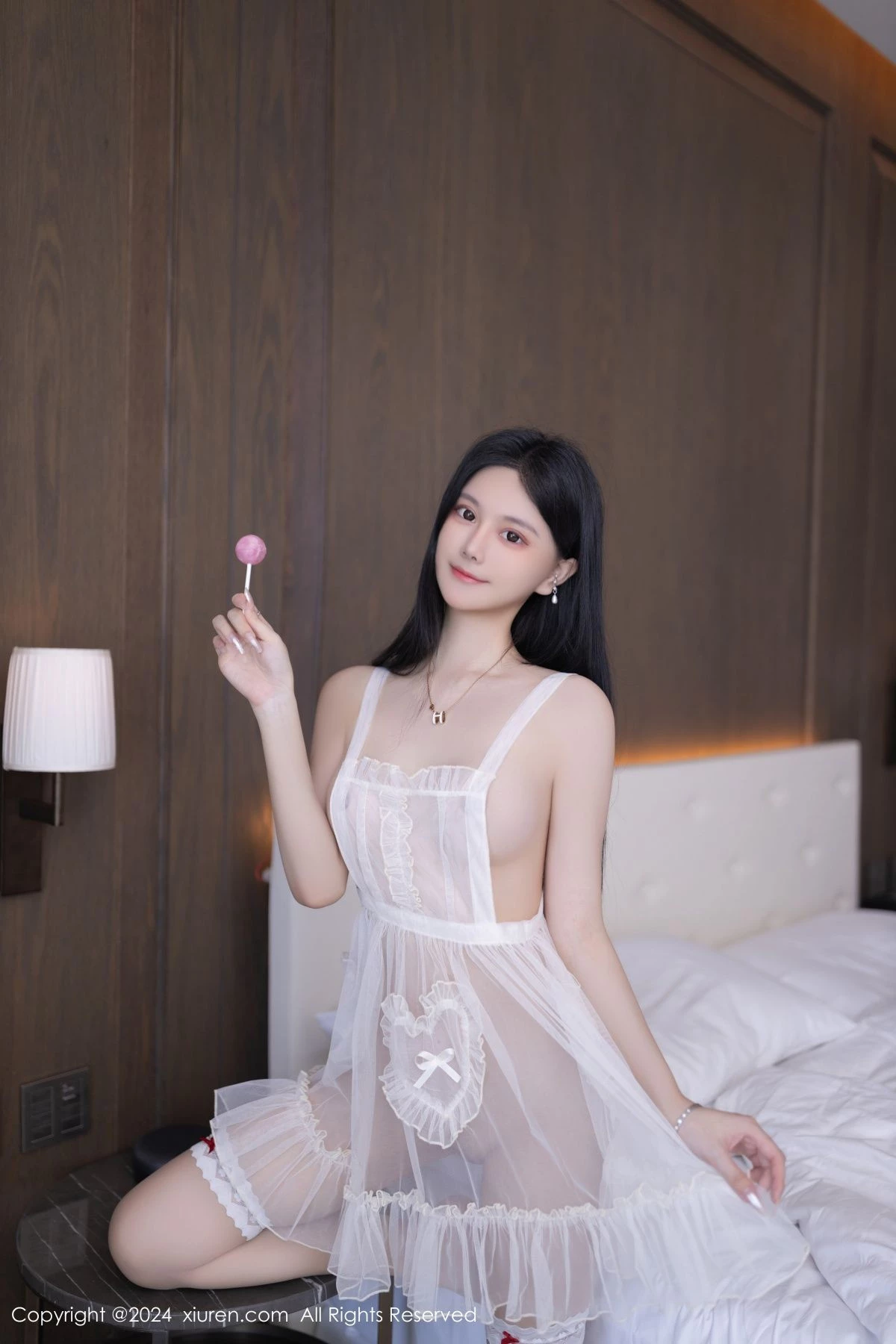 [[XiuRen秀人网]秀人网]No.9062_模特幼幼私房性感白色轻透连衣短裙配白丝袜秀完美身材诱惑写真80P